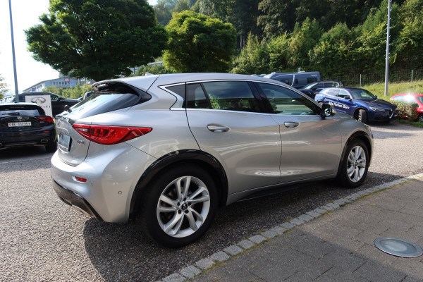 INFINITI Q30 2.2d Premium Tech AWD-image-5