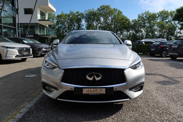 INFINITI Q30 2.2d Premium Tech AWD-image-7