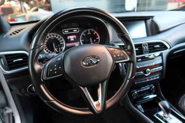 INFINITI Q30 2.2d Premium Tech AWD-image-8