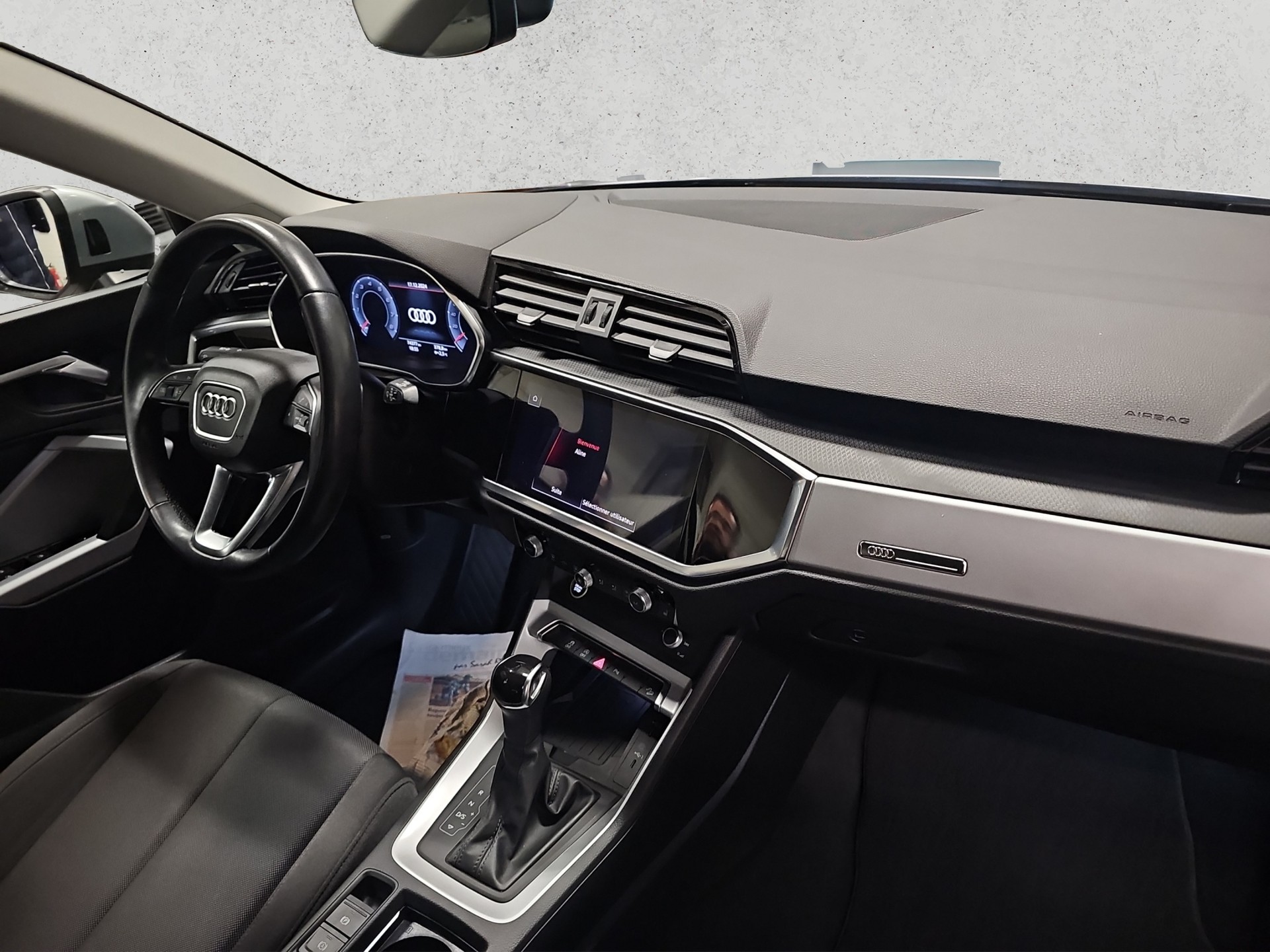 AUDI Q3 35 TFSI Attraction S-tronic-image-5