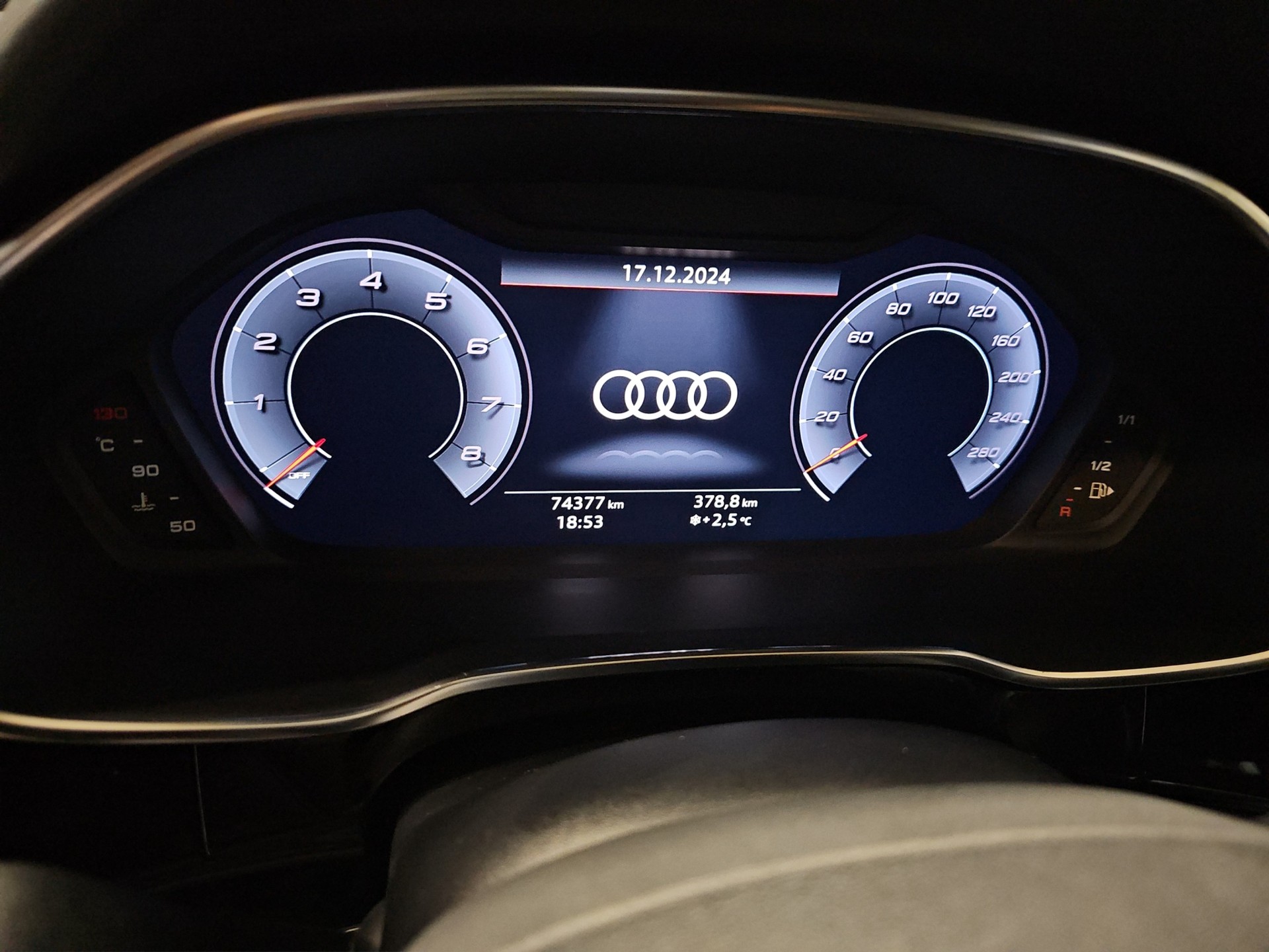 AUDI Q3 35 TFSI Attraction S-tronic-image-4