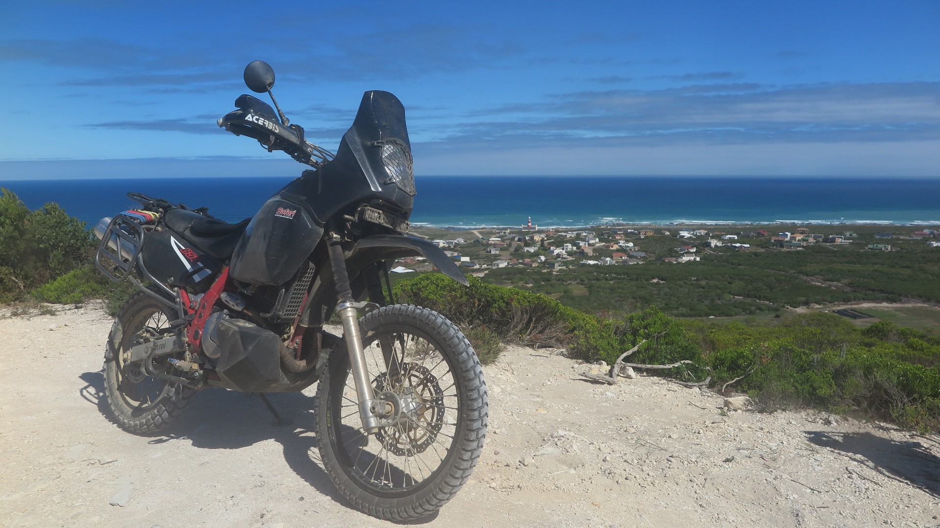 SUZUKI DR 650 SE-image-0