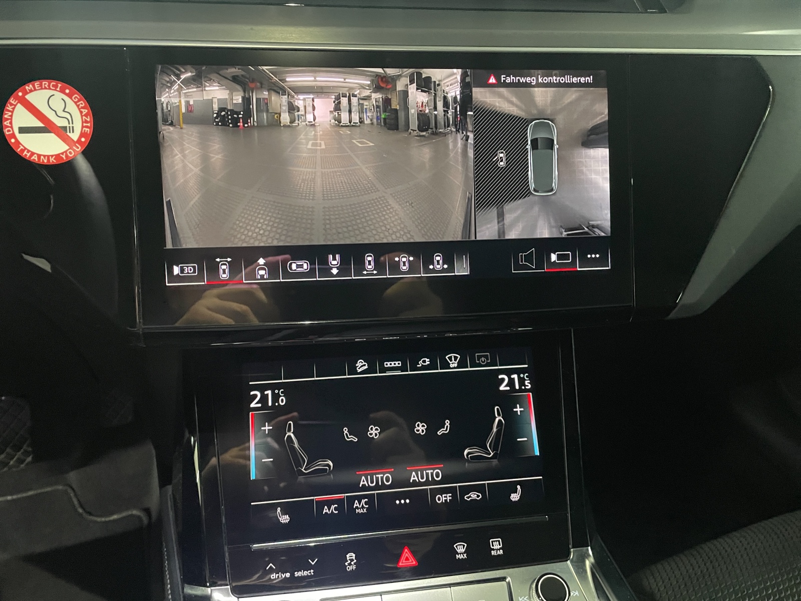 AUDI e-tron 55 S Line quattro-image-15