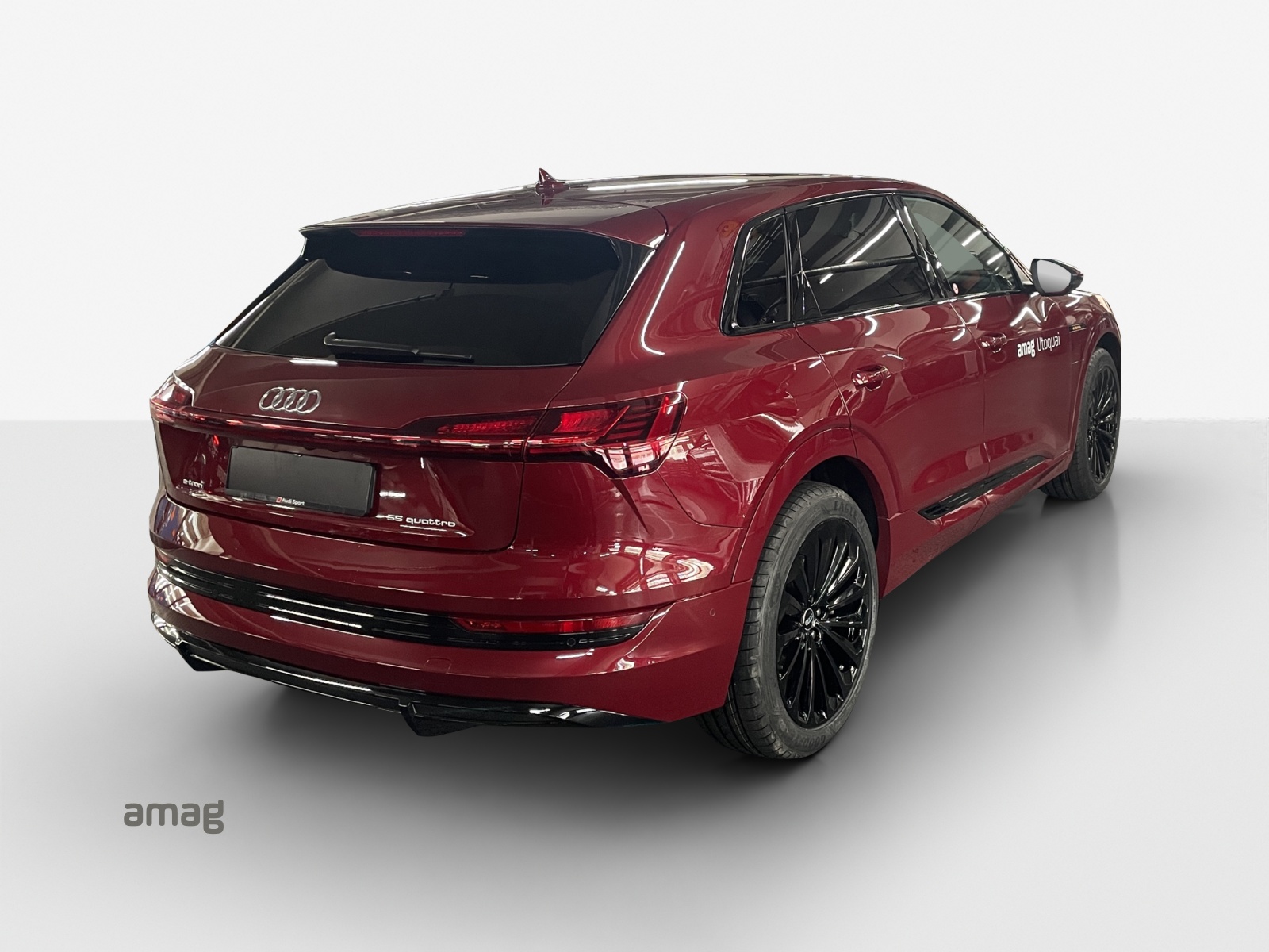 AUDI e-tron 55 S Line quattro-image-4
