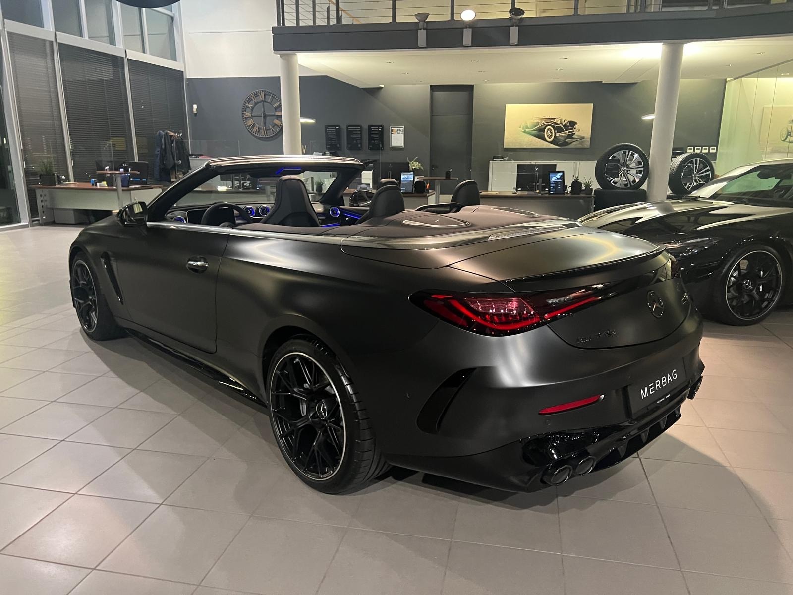 MERCEDES-BENZ CLE AMG 53 Cabrio 4Matic+ 9G-Tronic-image-3