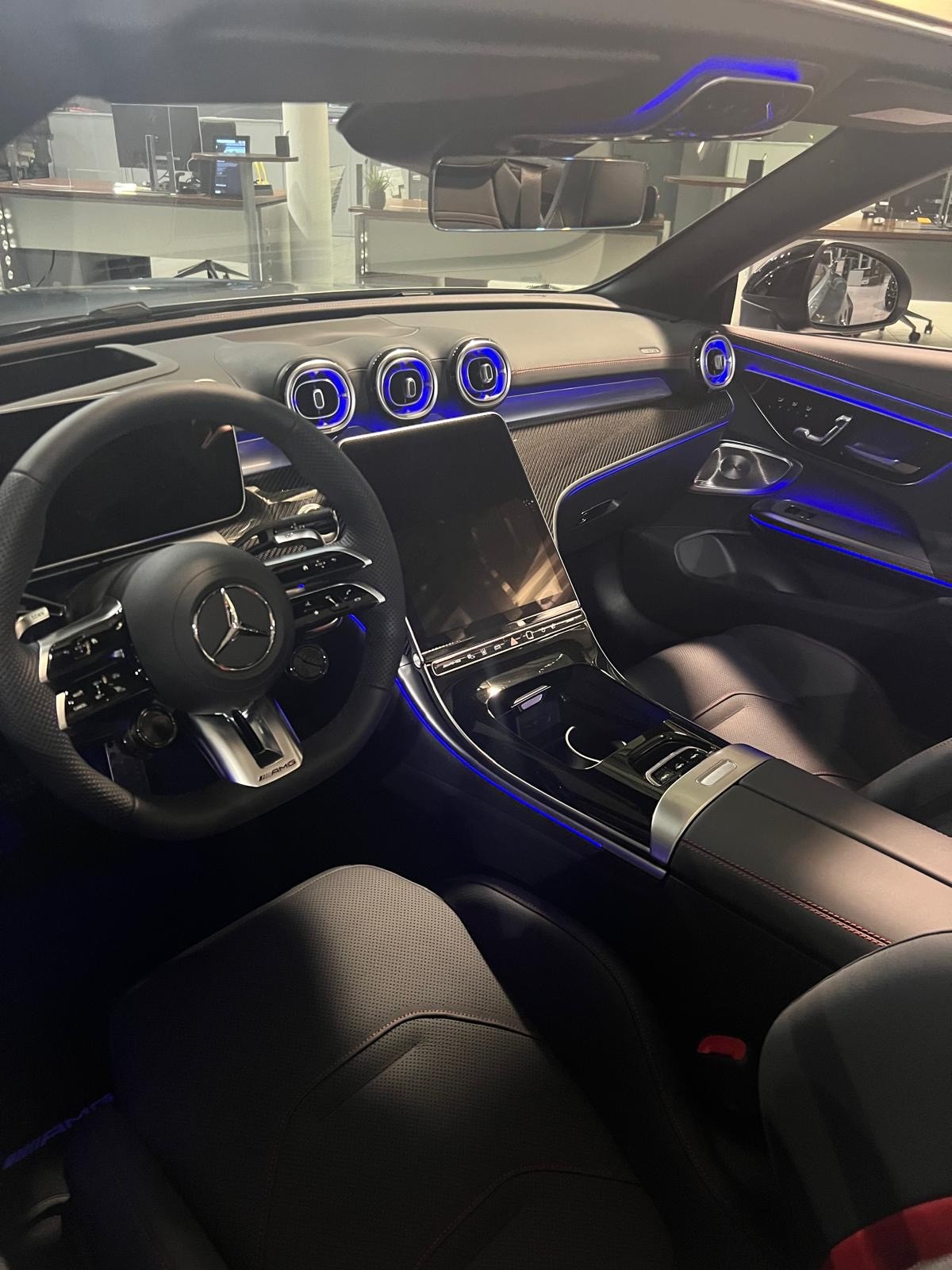 MERCEDES-BENZ CLE AMG 53 Cabrio 4Matic+ 9G-Tronic-image-4
