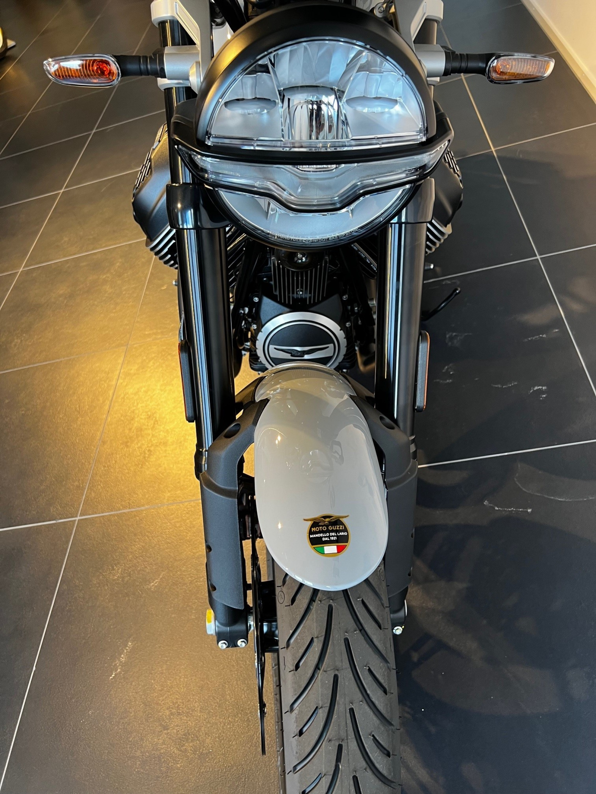 MOTO GUZZI V7 850 Sport-image-2