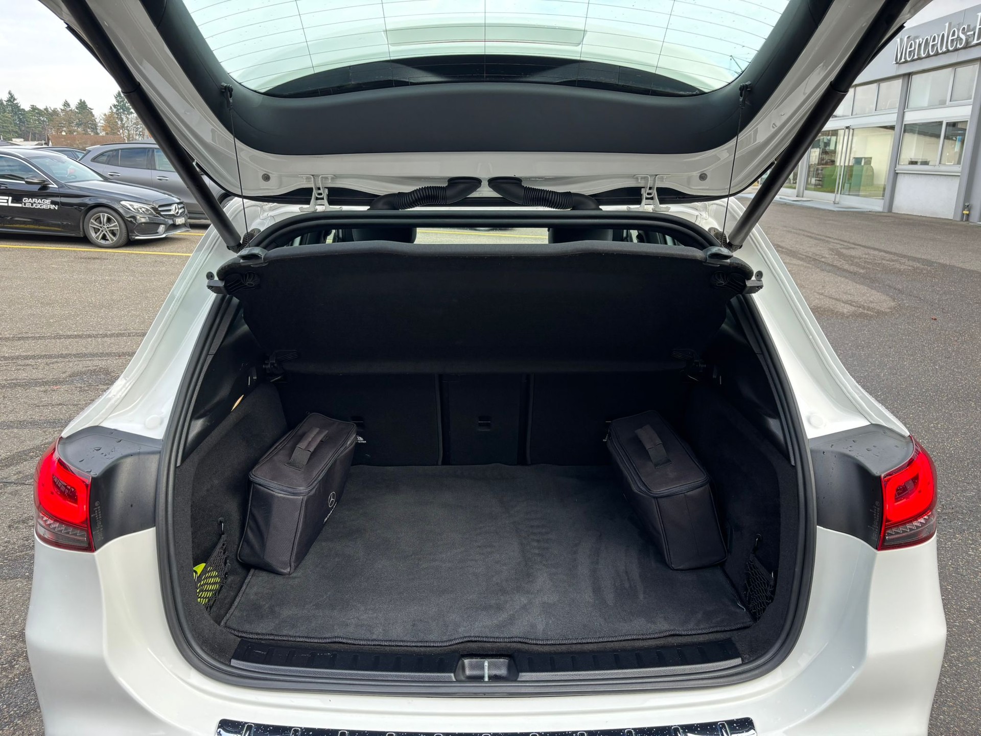 MERCEDES-BENZ EQA 300 4Matic Progressive-image-13