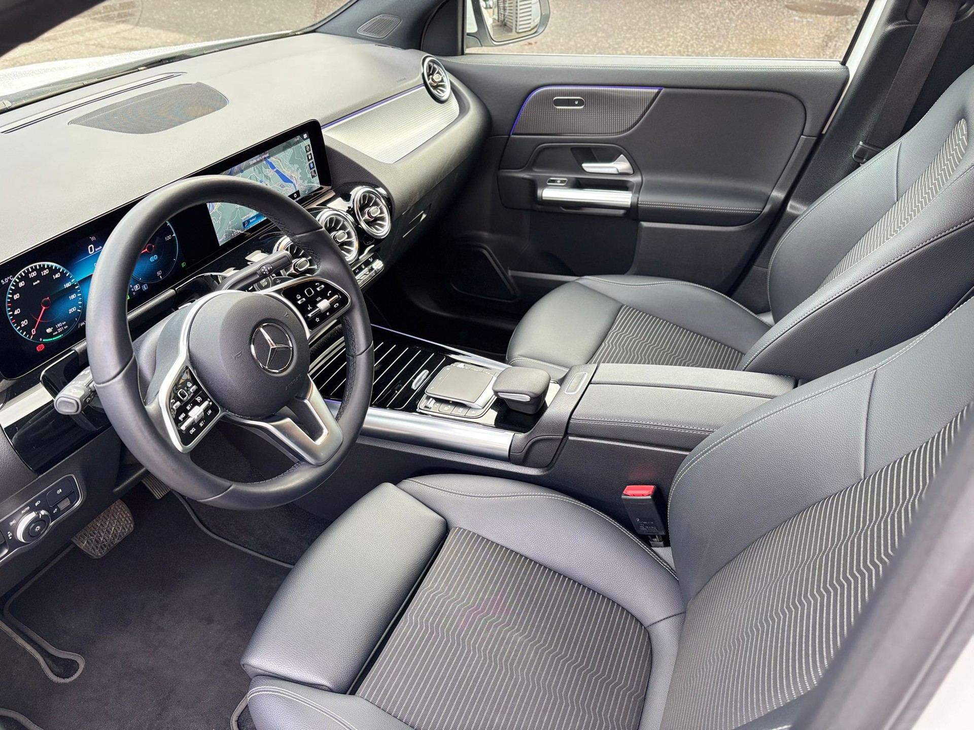 MERCEDES-BENZ EQA 300 4Matic Progressive-image-6