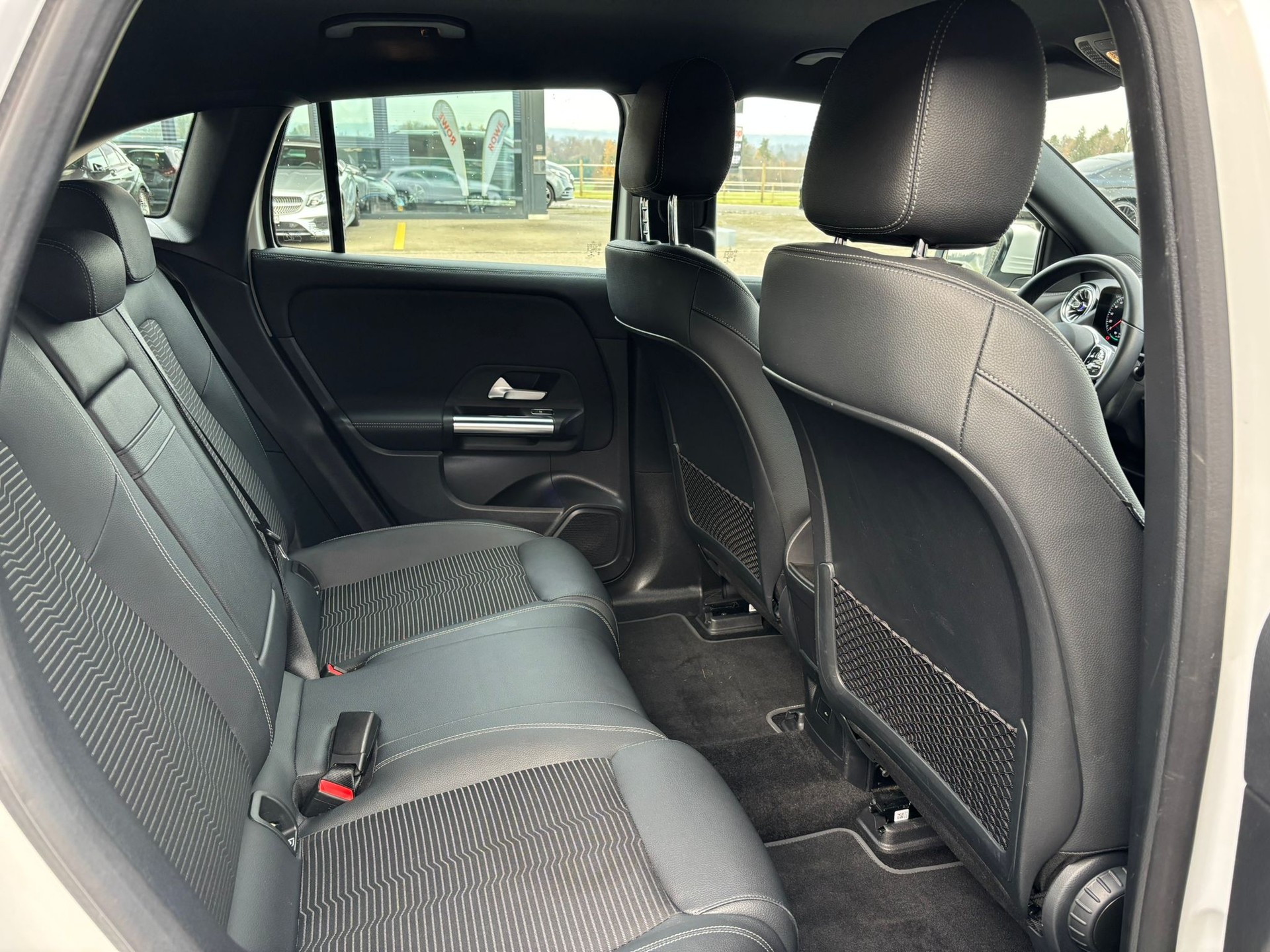 MERCEDES-BENZ EQA 300 4Matic Progressive-image-9