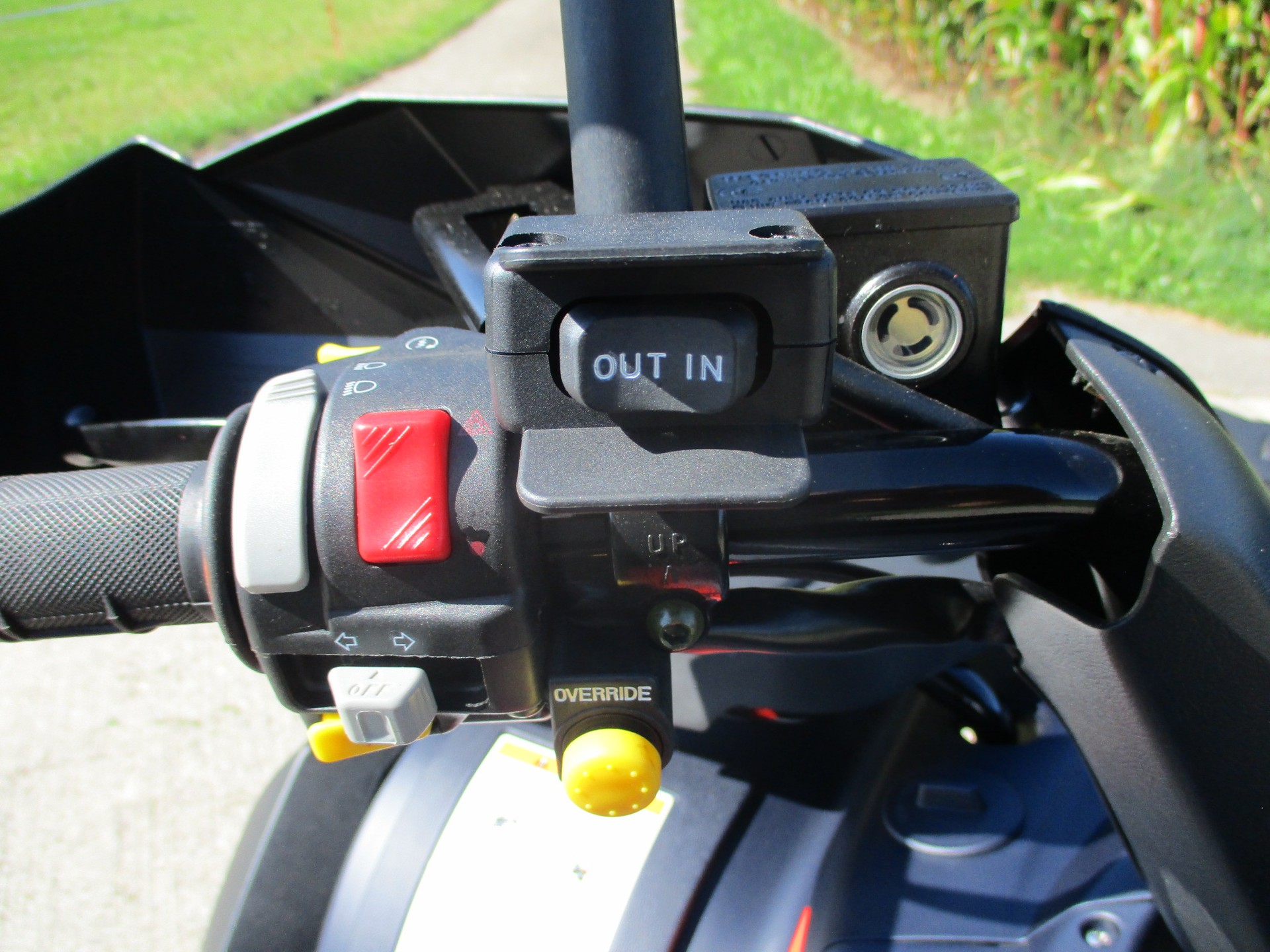 TGB Blade 1000 EFI LT Touring 4x4-image-12
