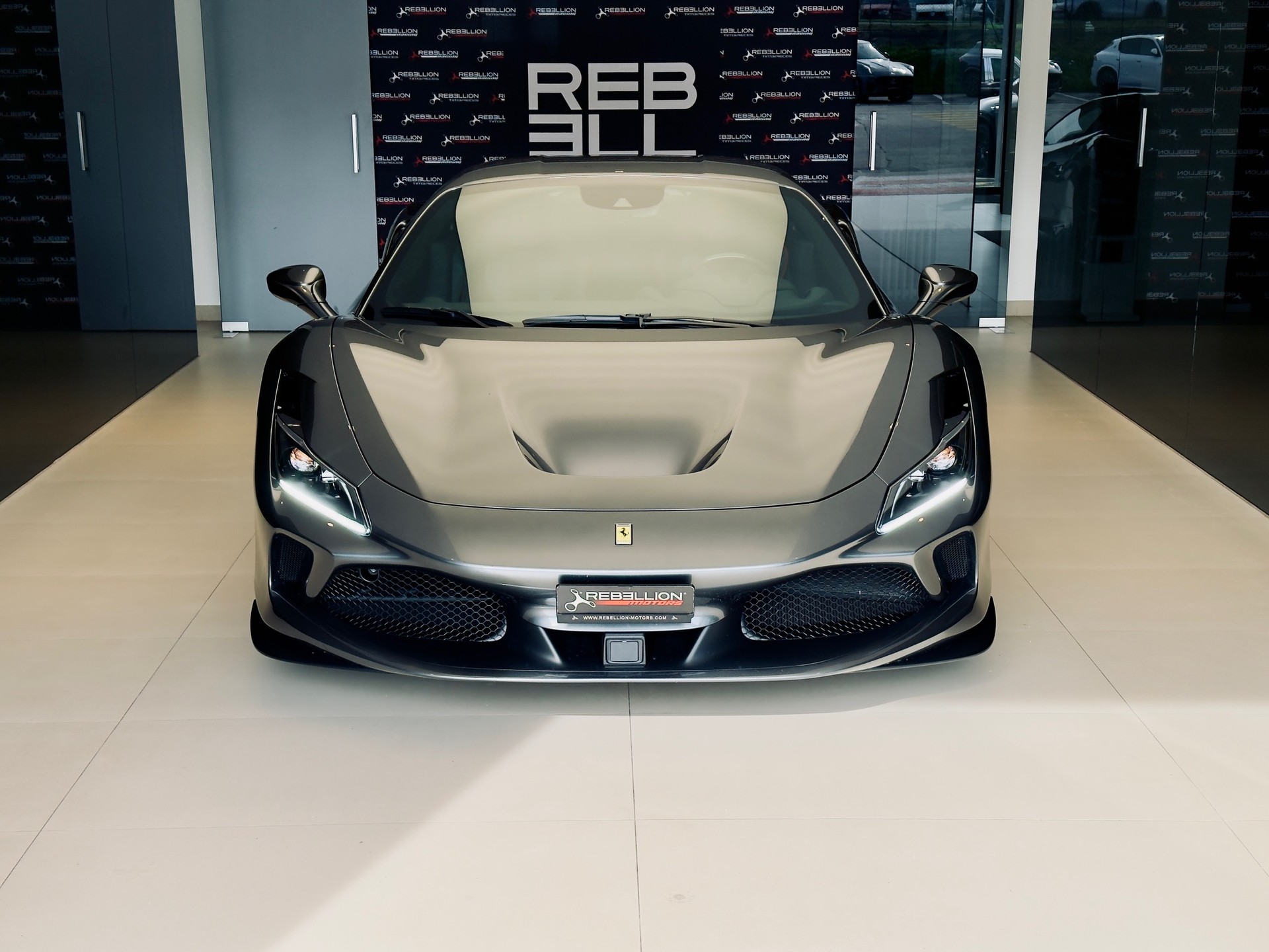 FERRARI F8 Tributo-showroom-element-1