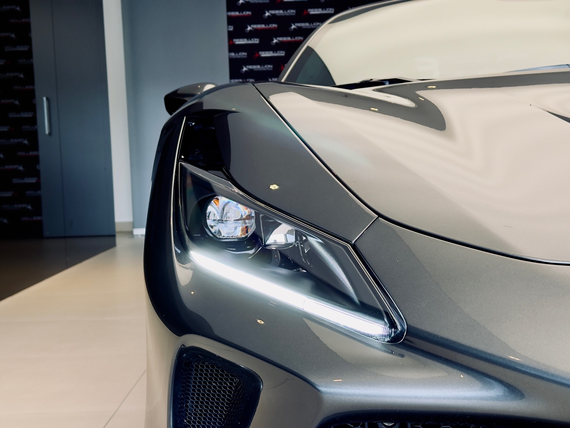 FERRARI F8 Tributo-showroom-element-3