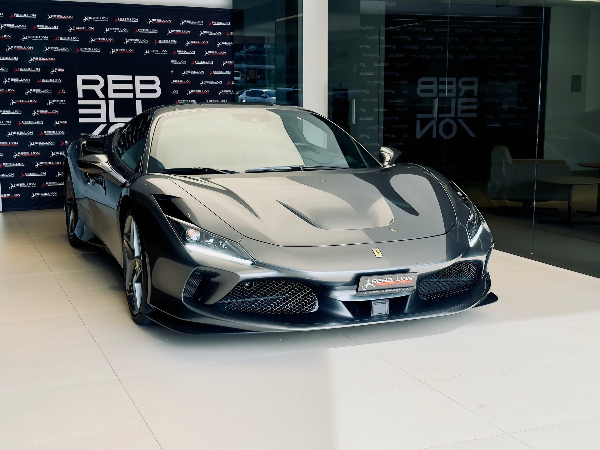 FERRARI F8 Tributo-showroom-element-2