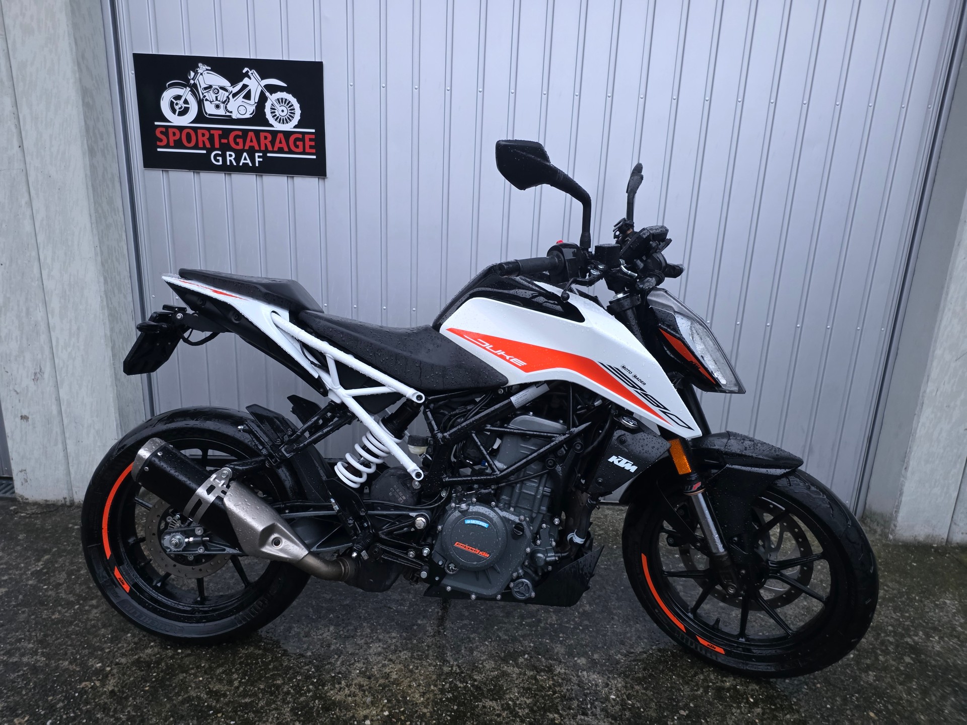 KTM 390 Duke-image-0
