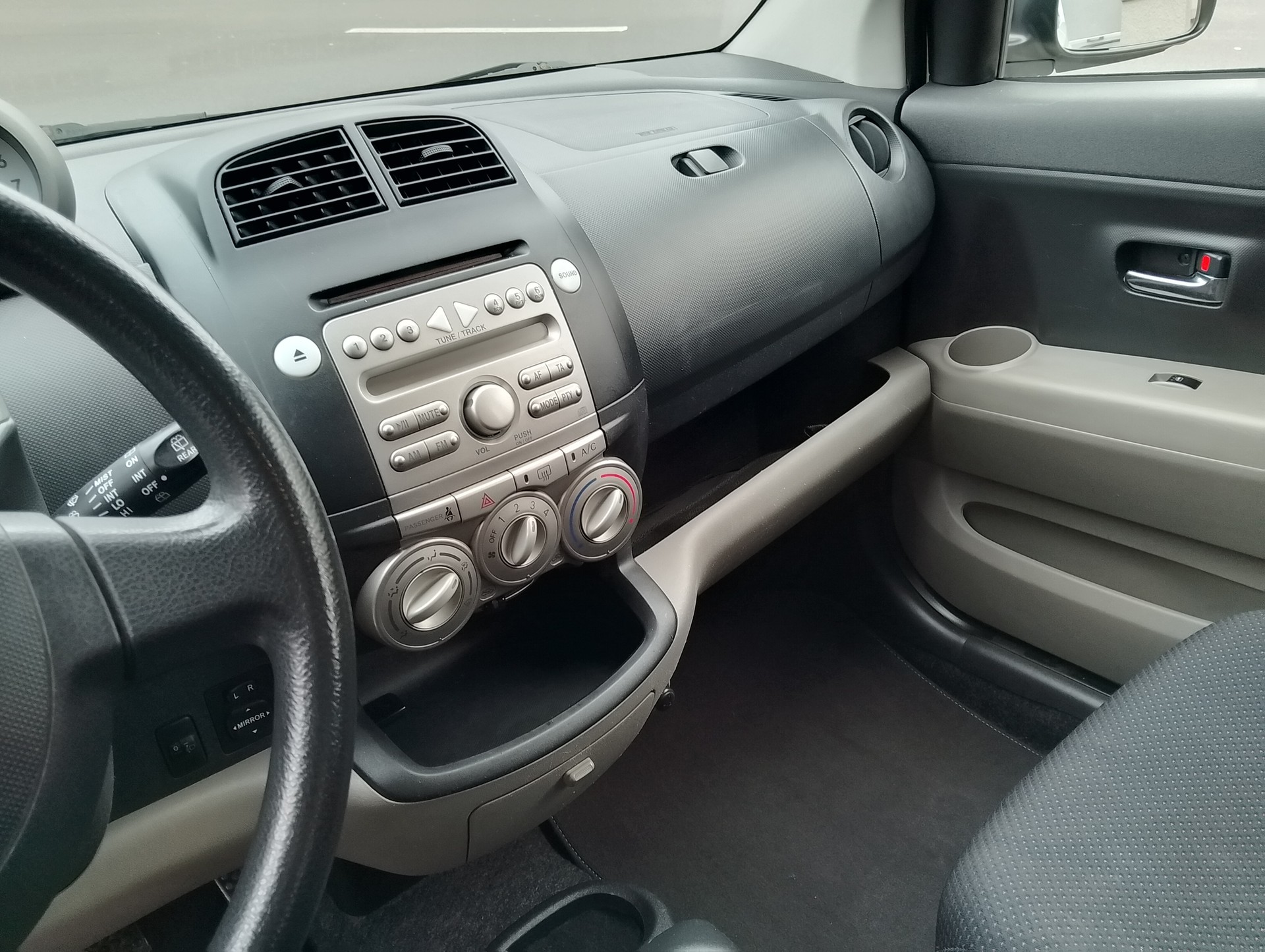 DAIHATSU Sirion 1.3 S eco-4WD-image-13