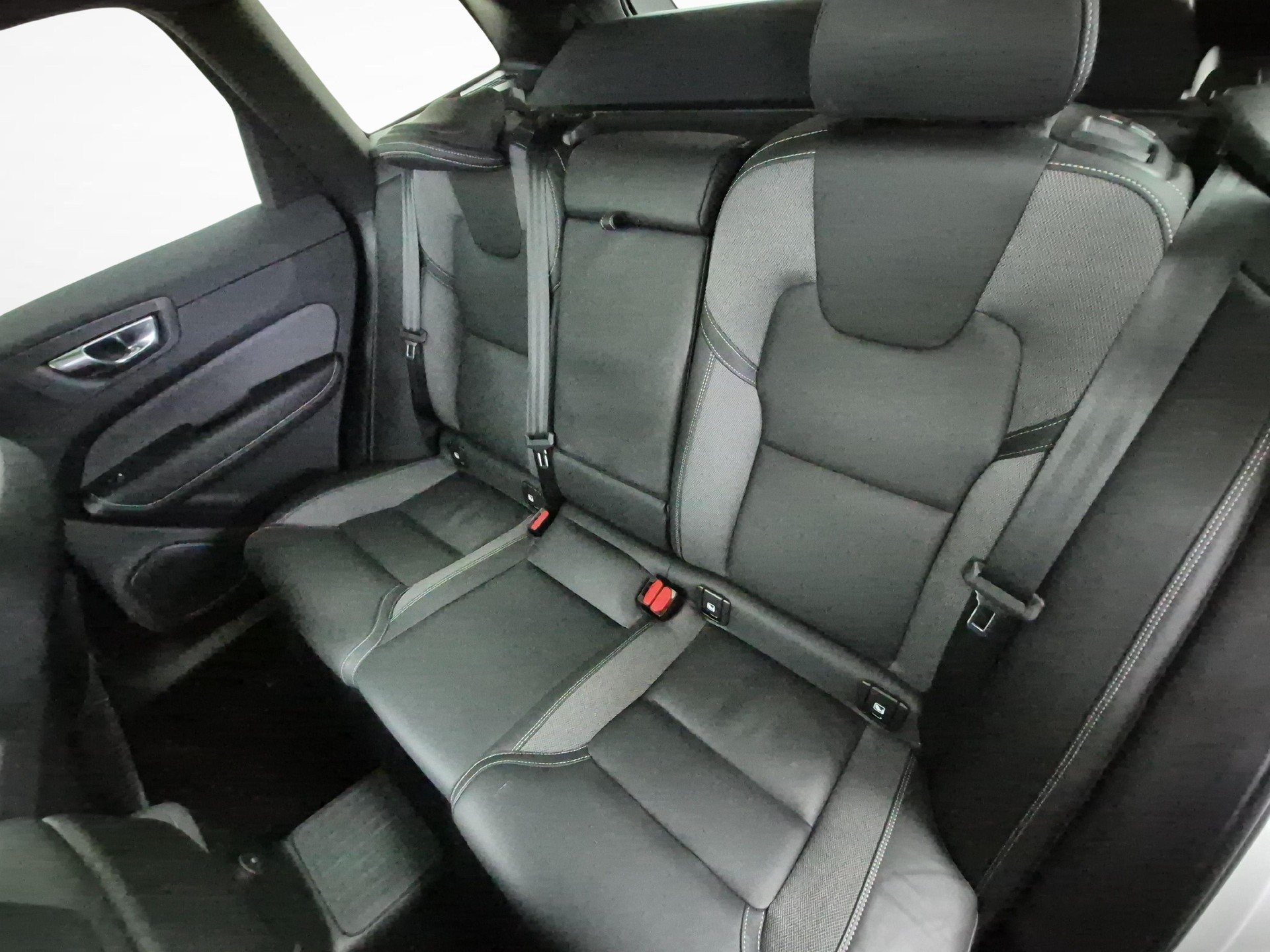 VOLVO XC60 2.0 T6 TE Plus Dark eAWD / Jetzt mit attraktivem 1.9% Leasing!-image-10