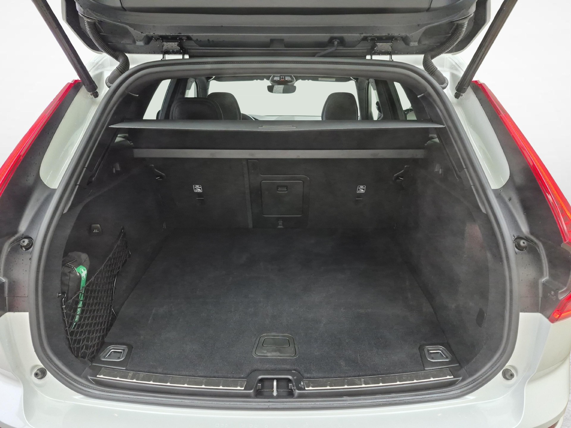 VOLVO XC60 2.0 T6 TE Plus Dark eAWD / Jetzt mit attraktivem 1.9% Leasing!-image-11