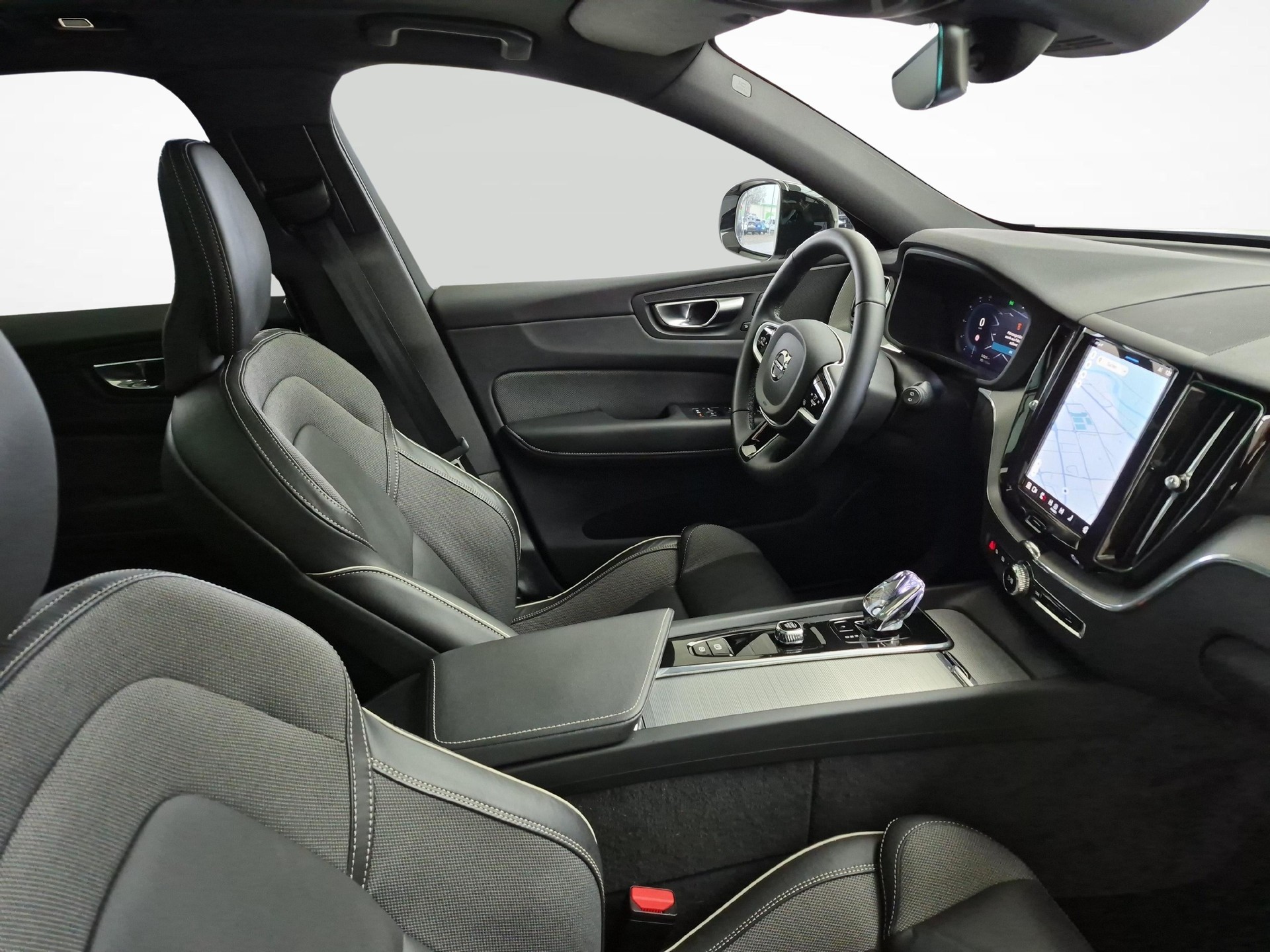 VOLVO XC60 2.0 T6 TE Plus Dark eAWD / Jetzt mit attraktivem 1.9% Leasing!-image-9