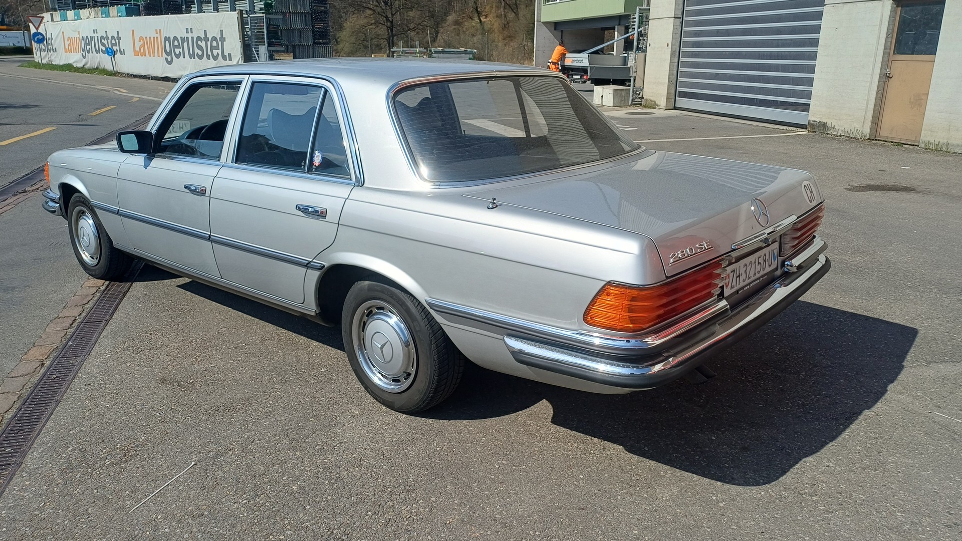 MERCEDES-BENZ 280 SE CH Auslieferung Leder Schiebedach zum aufbereiten-image-4