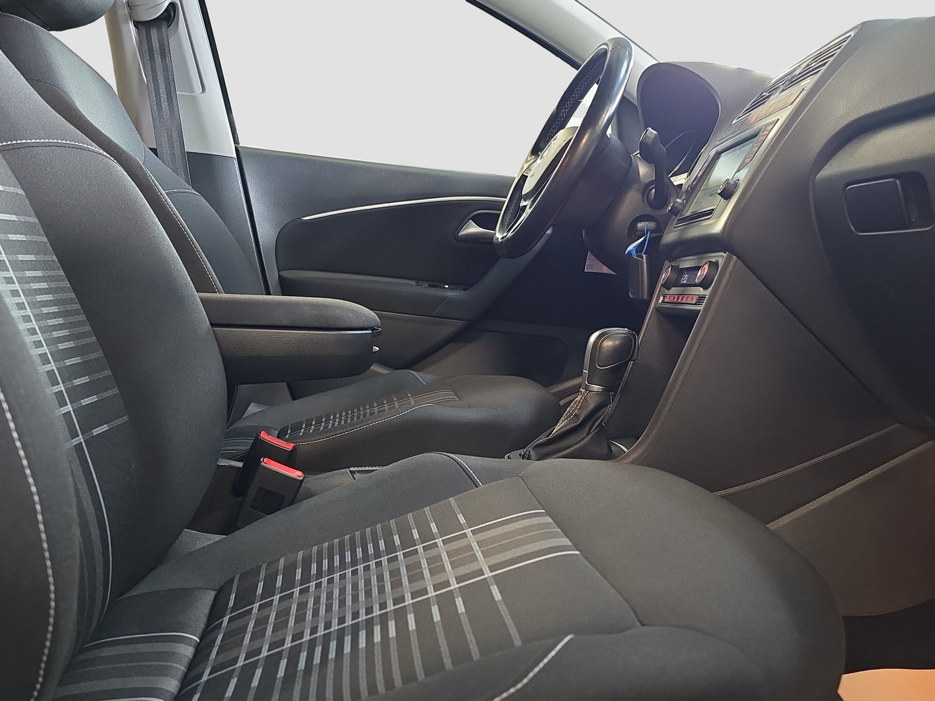 VW Polo 1.2 TSI BMT Lounge DSG-image-12