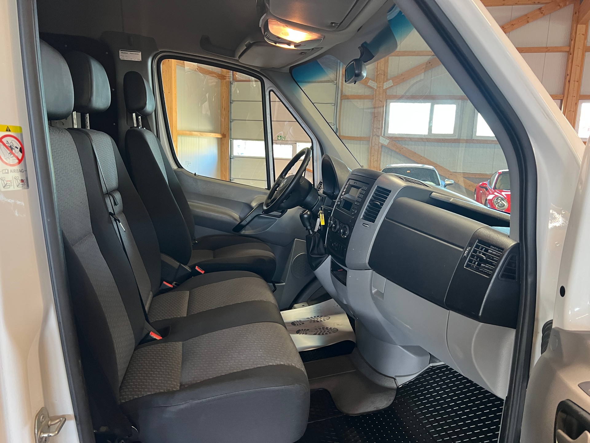 VW Crafter 35 2.0 TDI CR Entry-image-13