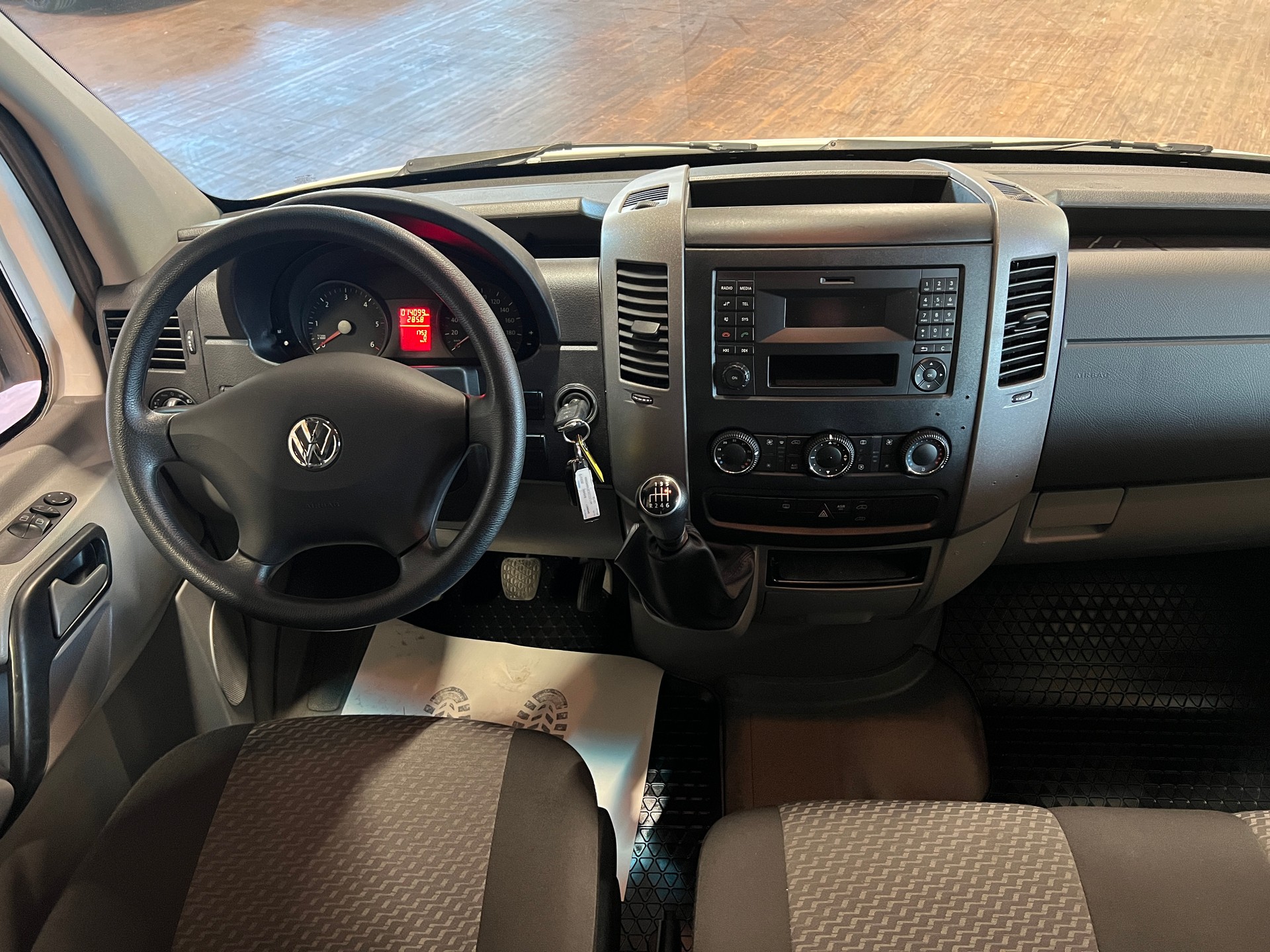 VW Crafter 35 2.0 TDI CR Entry-image-10