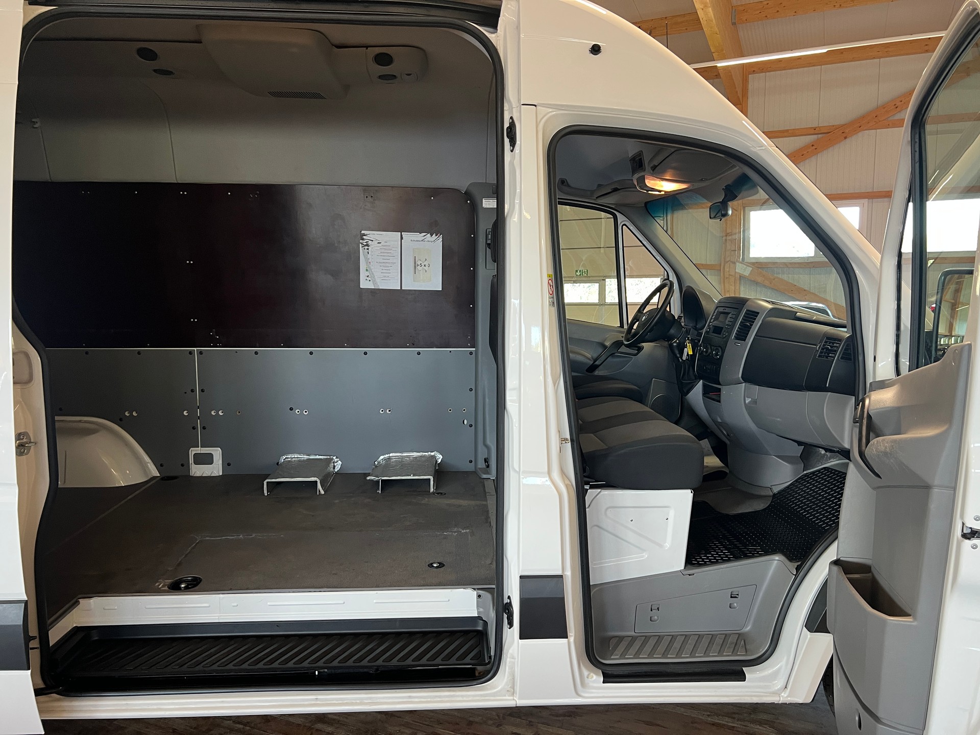 VW Crafter 35 2.0 TDI CR Entry-image-14