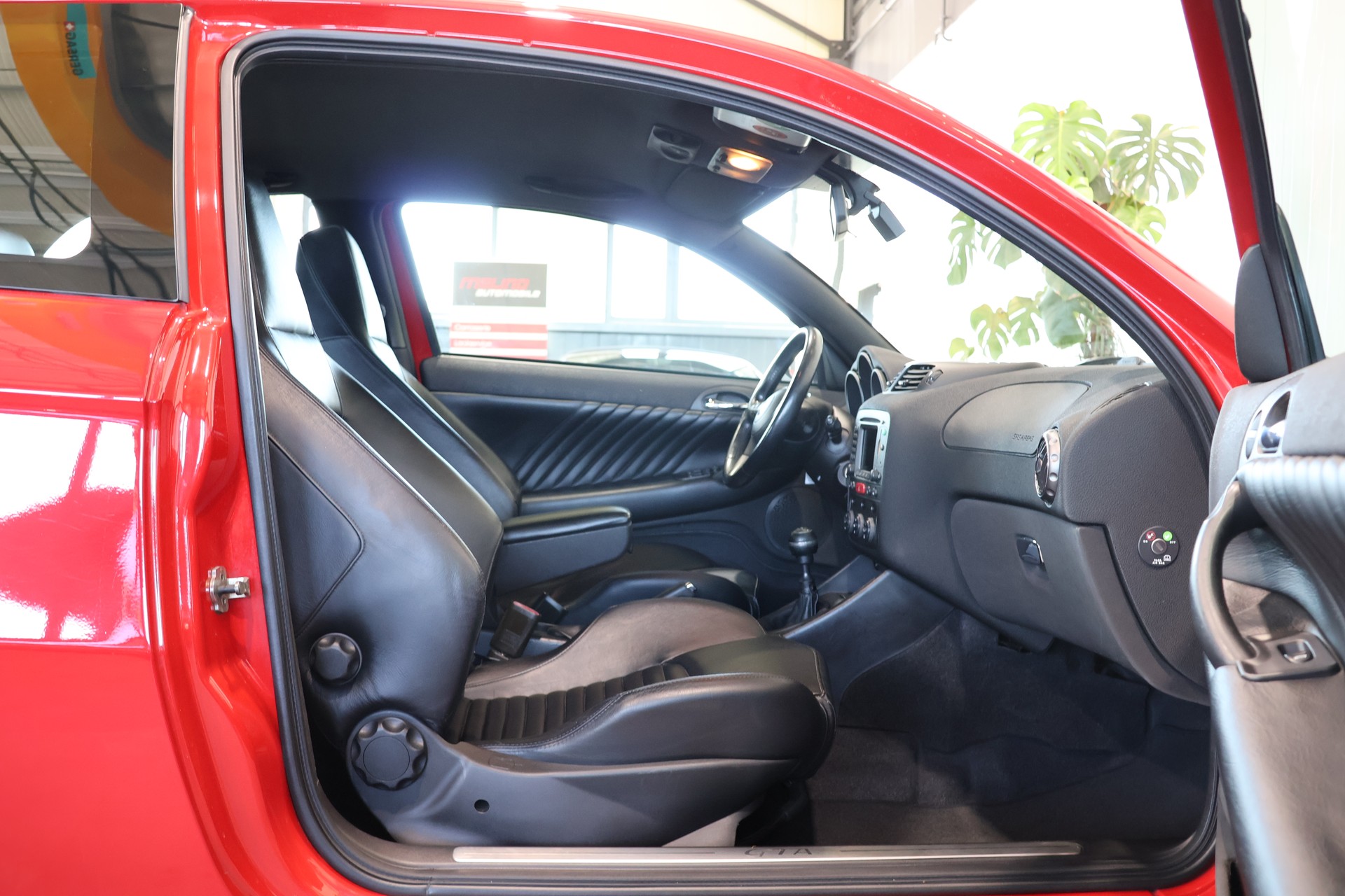 ALFA ROMEO 147 3.2 GTA-image-12