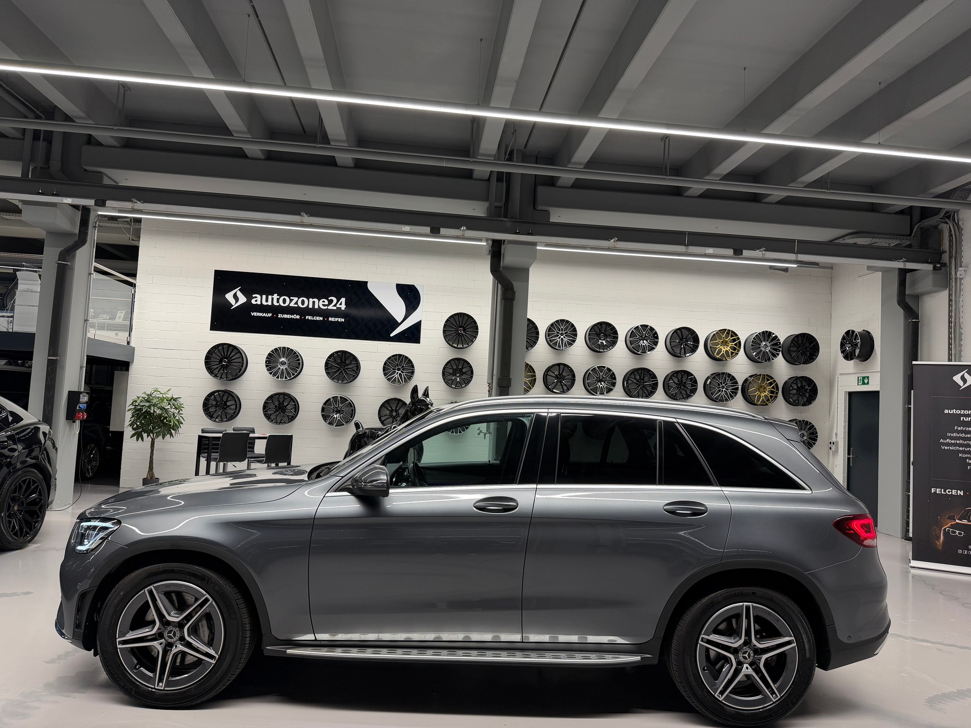 MERCEDES-BENZ GLC 220 d AMG Line 4m *CH-Auto*Frisch ab Service und MFK*-image-10
