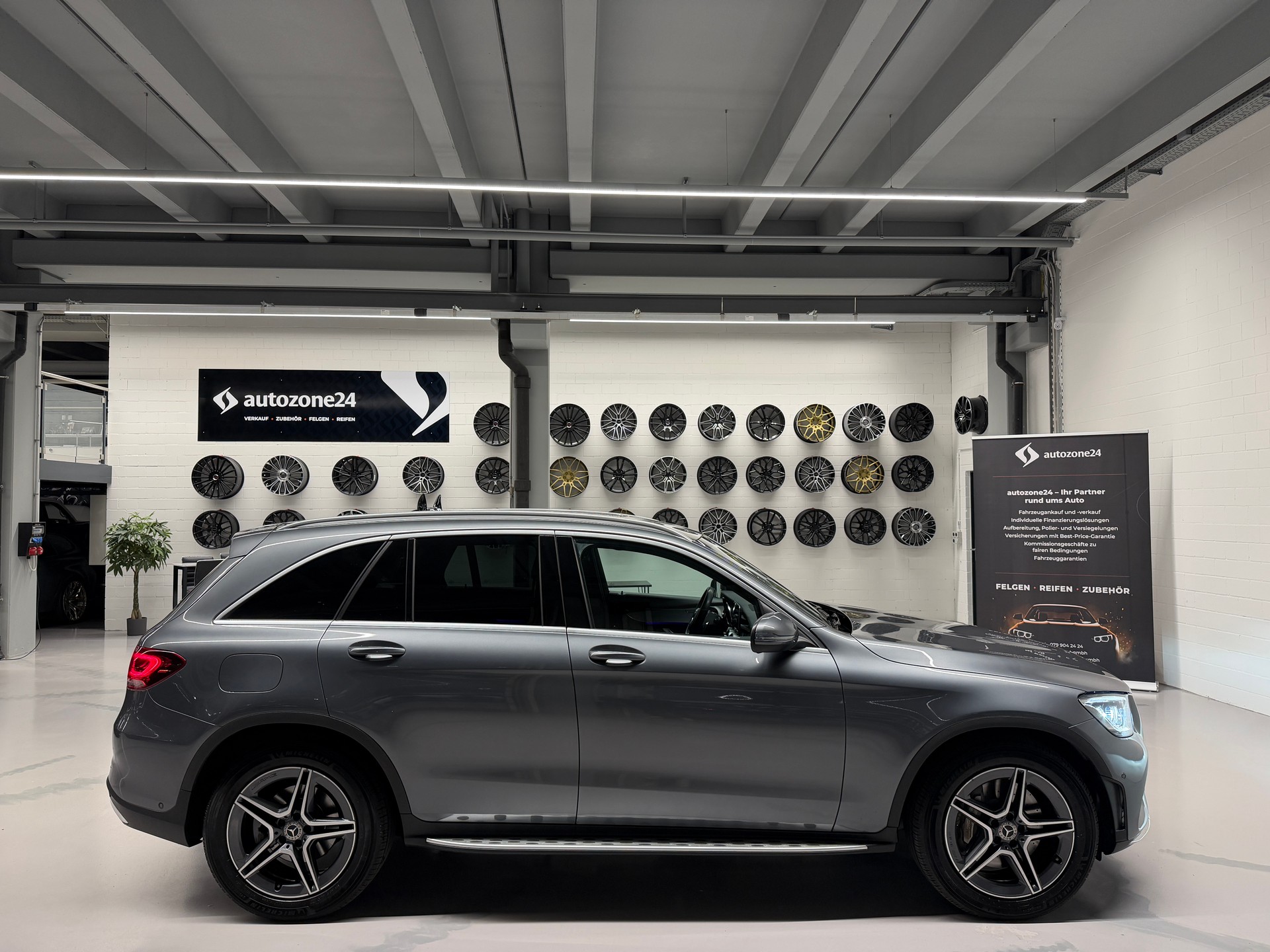 MERCEDES-BENZ GLC 220 d AMG Line 4m *CH-Auto*Frisch ab Service und MFK*-image-8