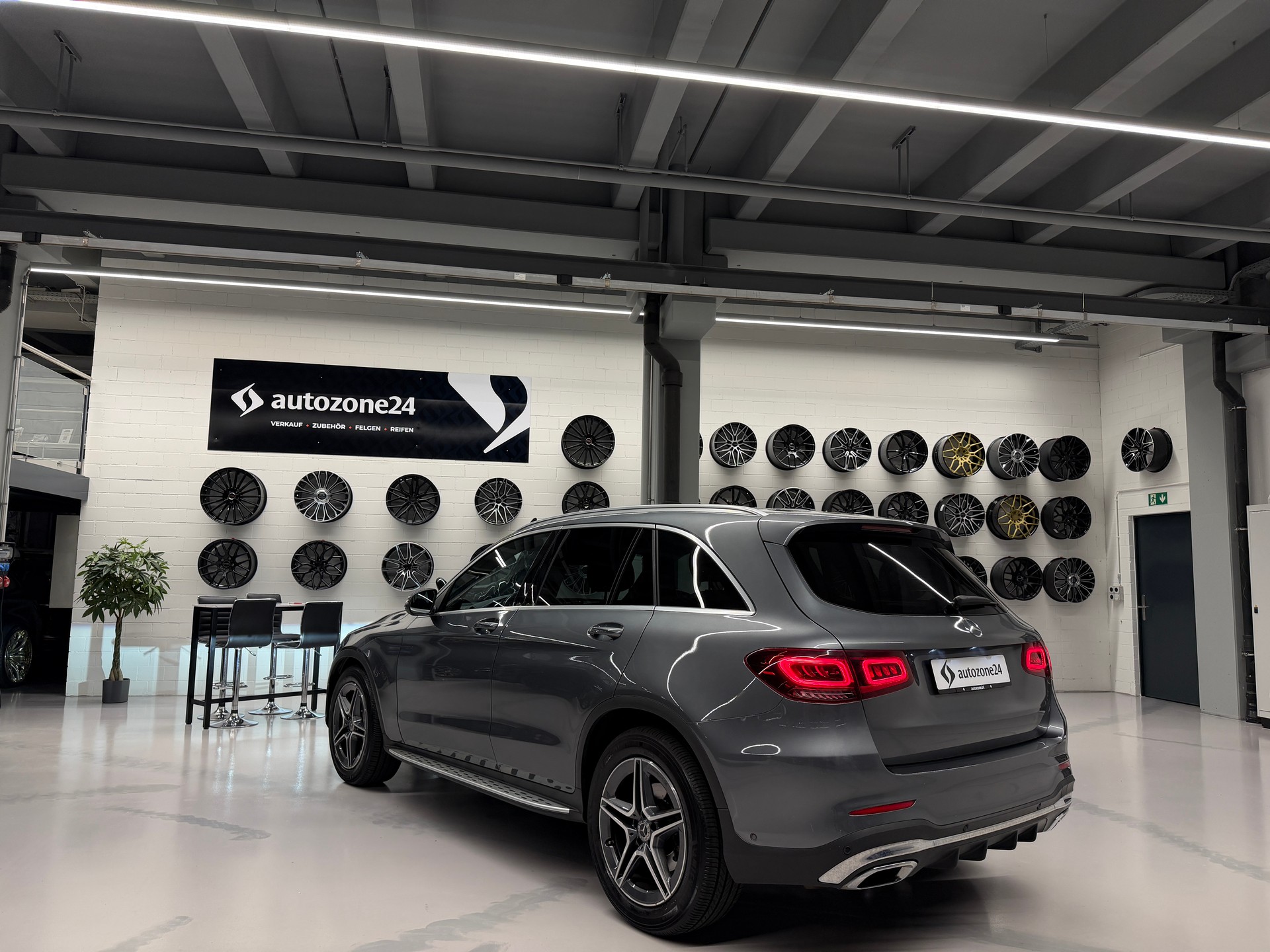 MERCEDES-BENZ GLC 220 d AMG Line 4m *CH-Auto*Frisch ab Service und MFK*-image-4