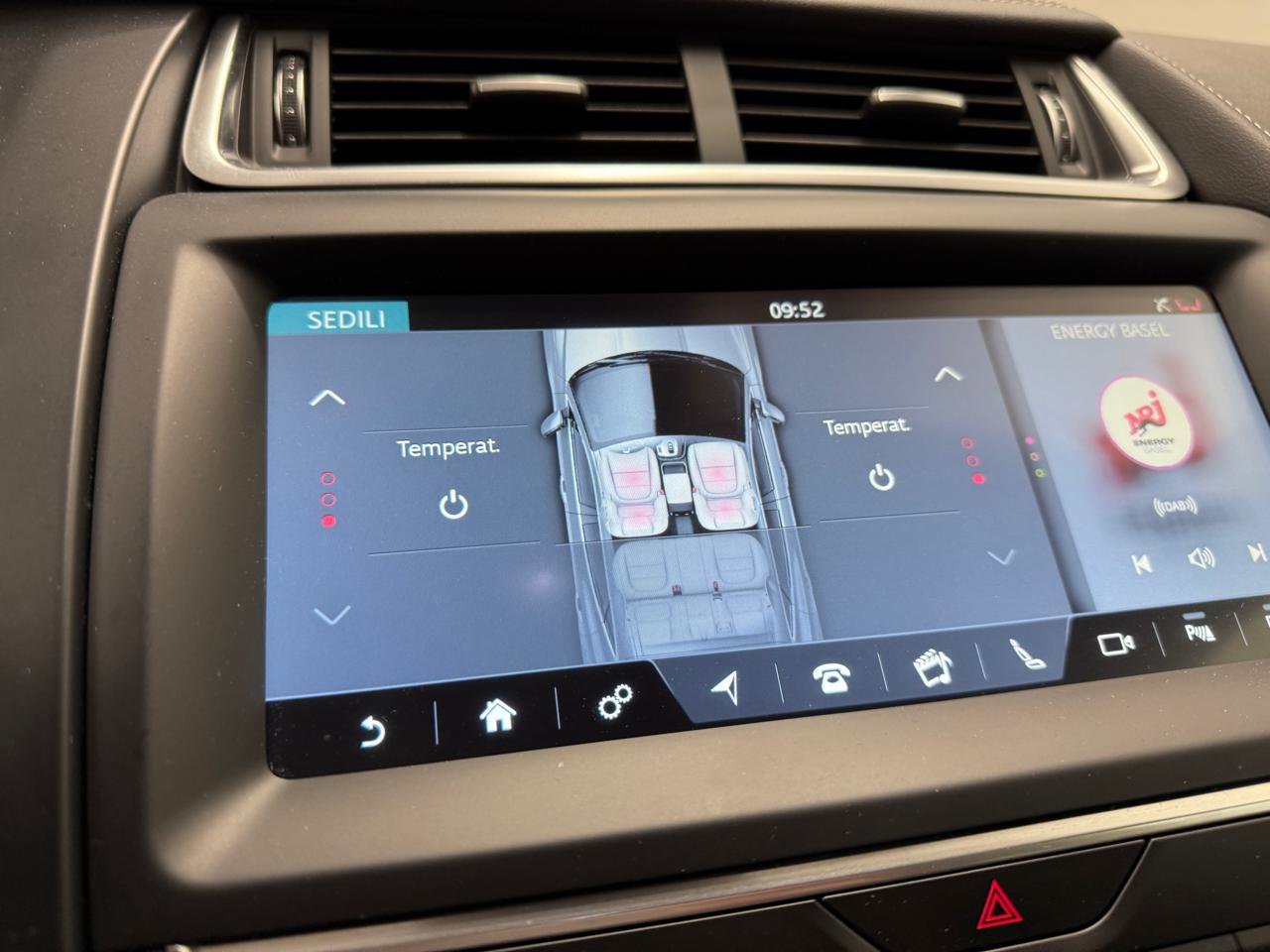 JAGUAR E-Pace 2.0 P250 R-Dynamic AWD HSE-image-8
