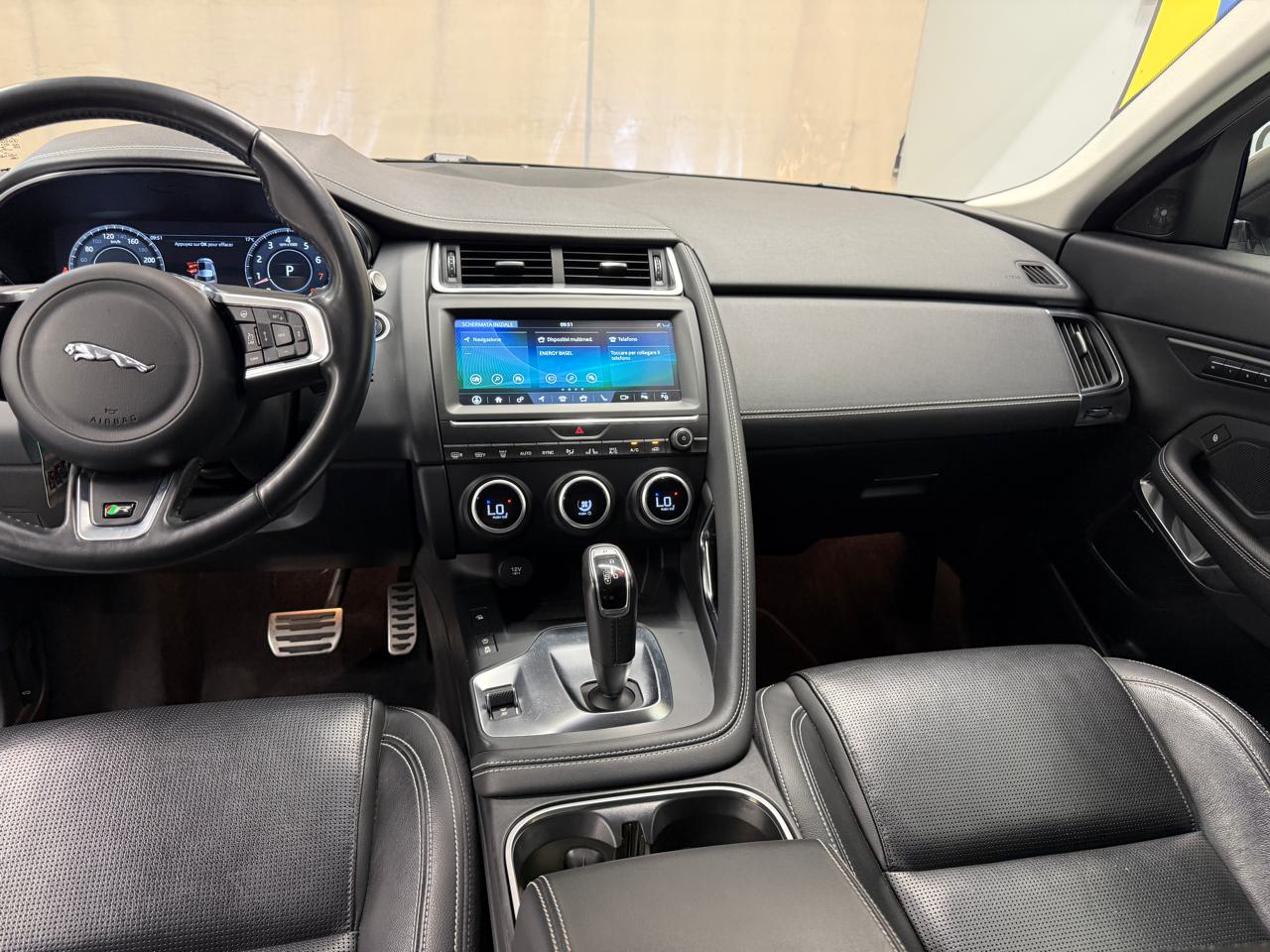 JAGUAR E-Pace 2.0 P250 R-Dynamic AWD HSE-image-6