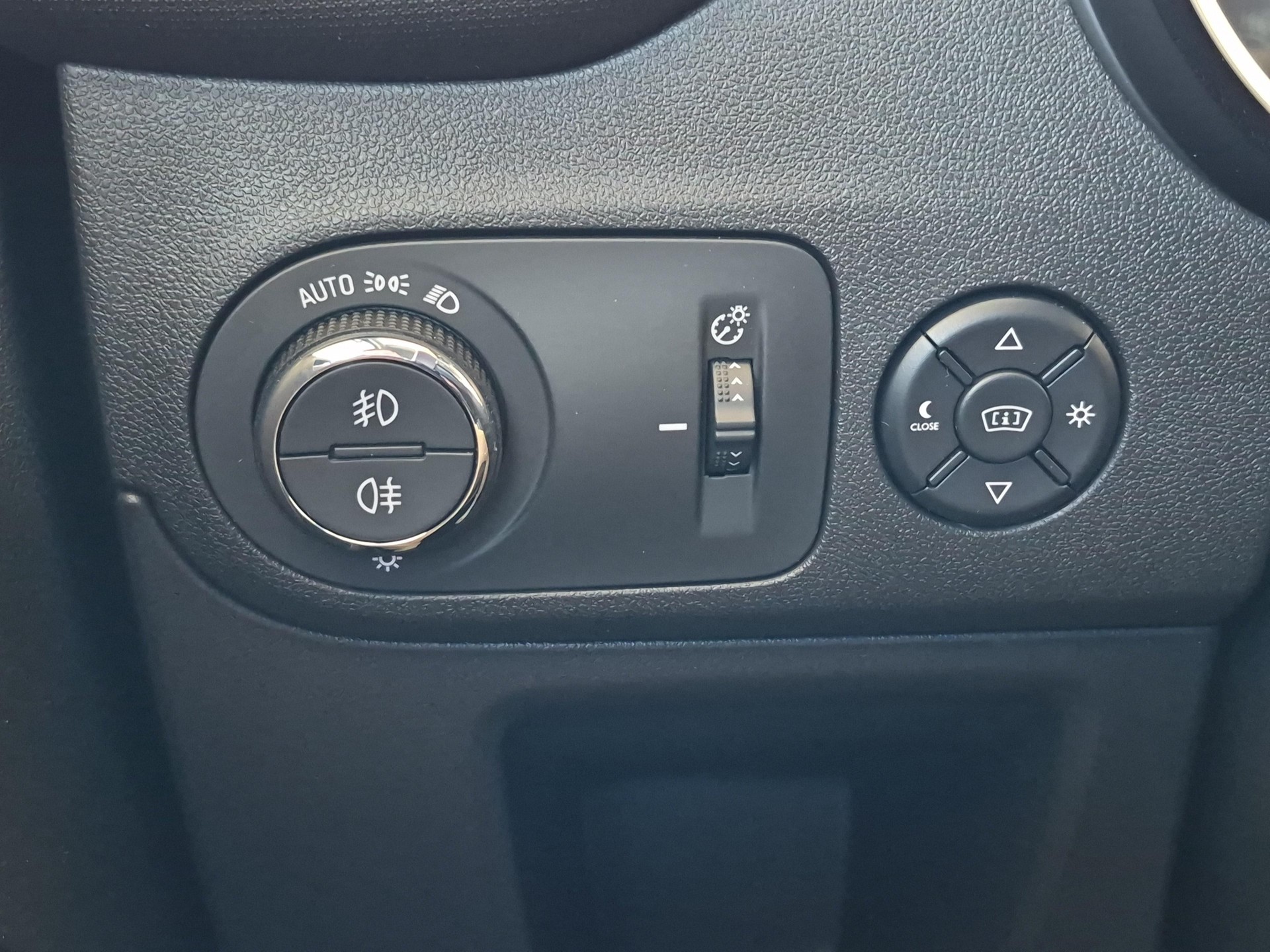 OPEL Crossland X 1.2 T 130 Ultimate S/S / Jetzt mit attraktivem 1.9% Leasing!-image-17