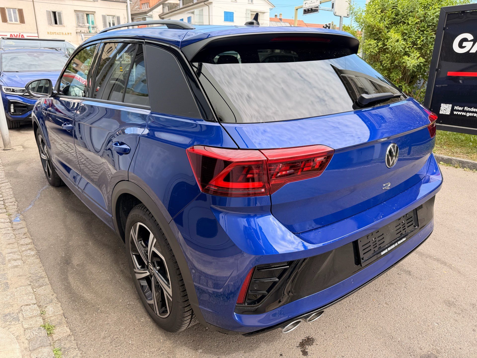 VW T-Roc R 4MOTION BLACK STYLE *** PANORAMAGLASDACH & VIELES MEHR ***-image-5