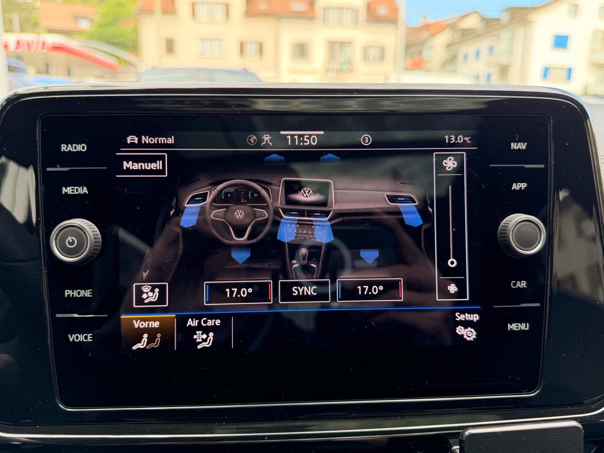 VW T-Roc R 4MOTION BLACK STYLE *** PANORAMAGLASDACH & VIELES MEHR ***-image-22