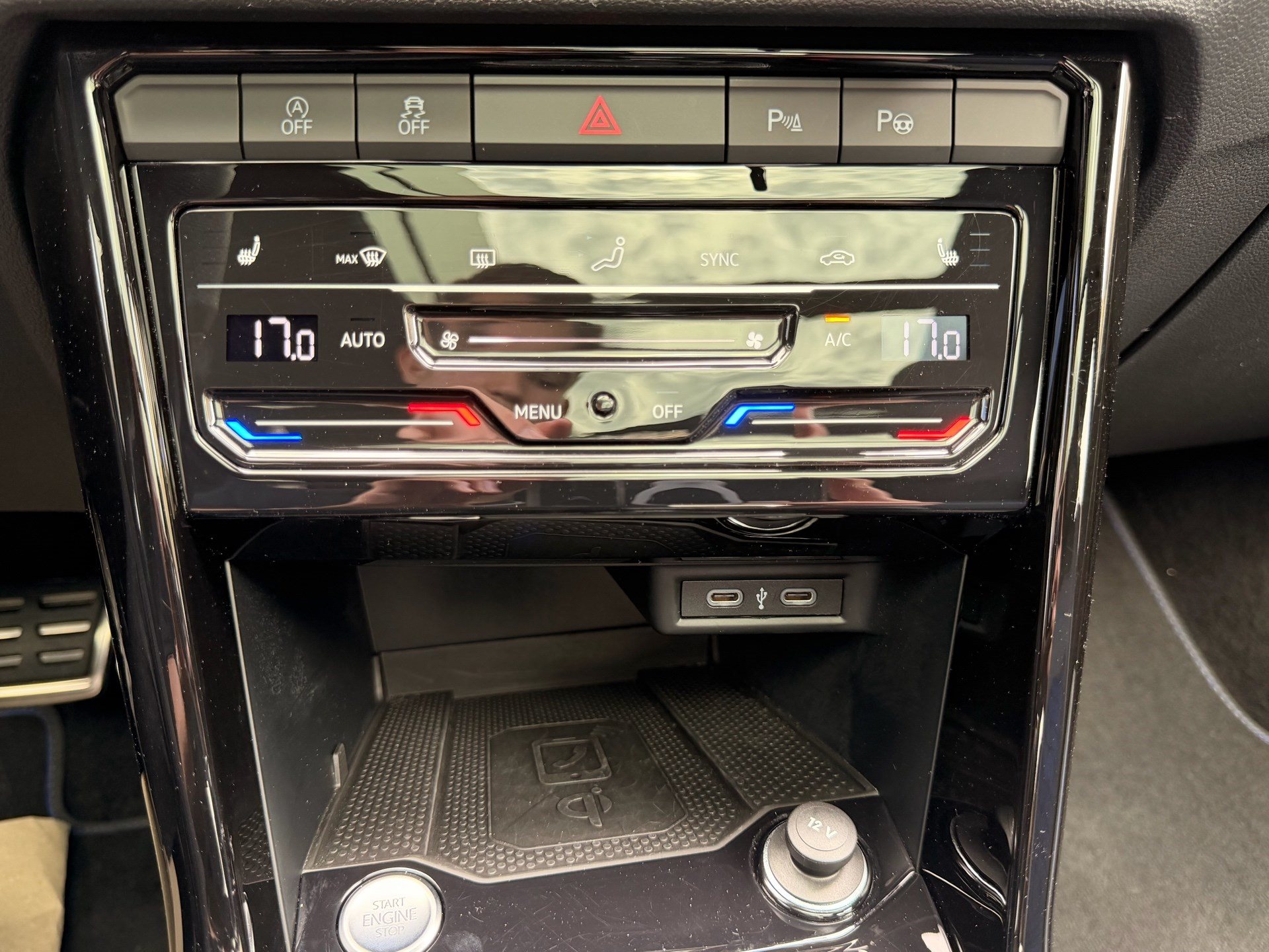 VW T-Roc R 4MOTION BLACK STYLE *** PANORAMAGLASDACH & VIELES MEHR ***-image-23