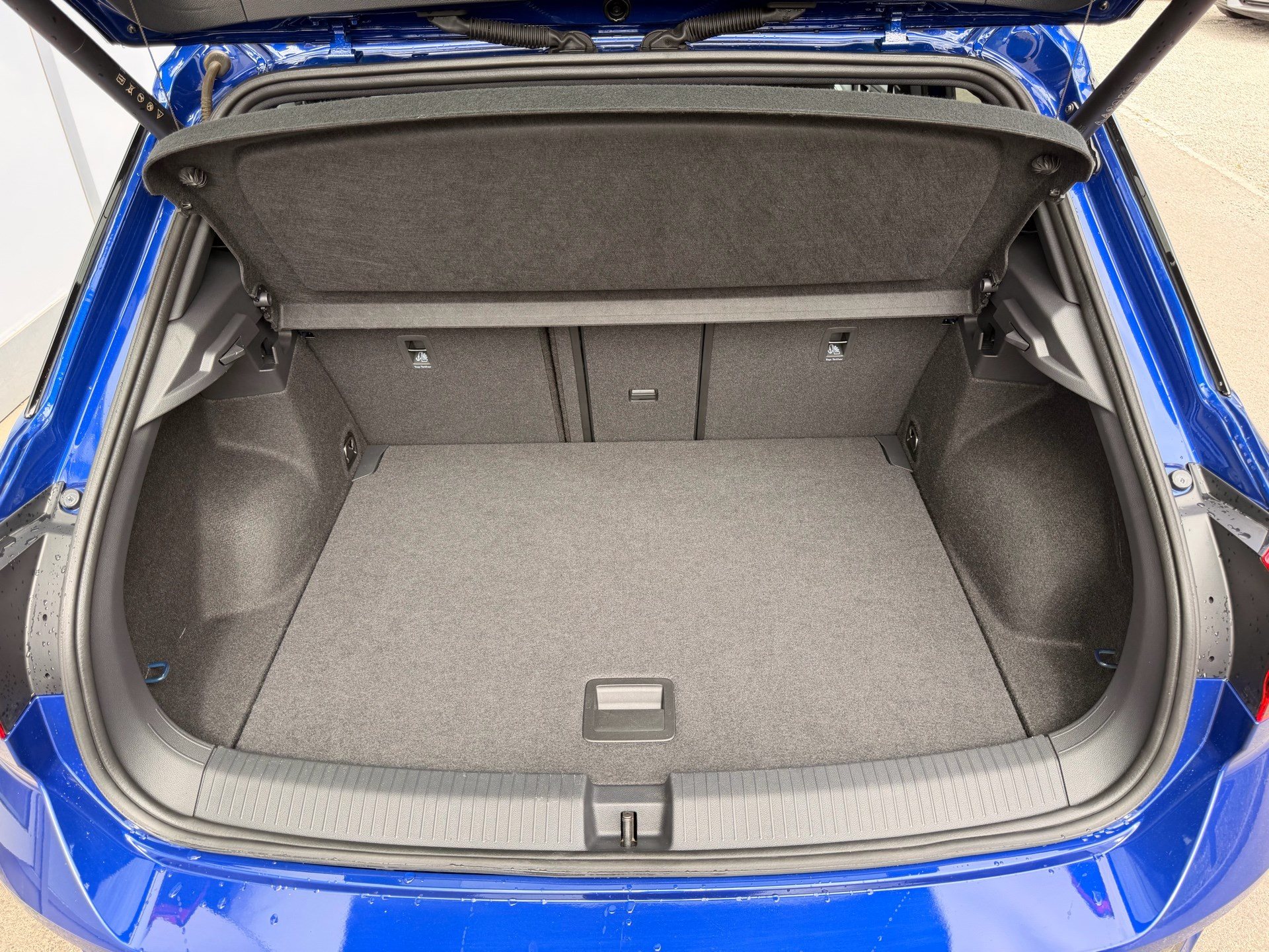 VW T-Roc R 4MOTION BLACK STYLE *** PANORAMAGLASDACH & VIELES MEHR ***-image-29