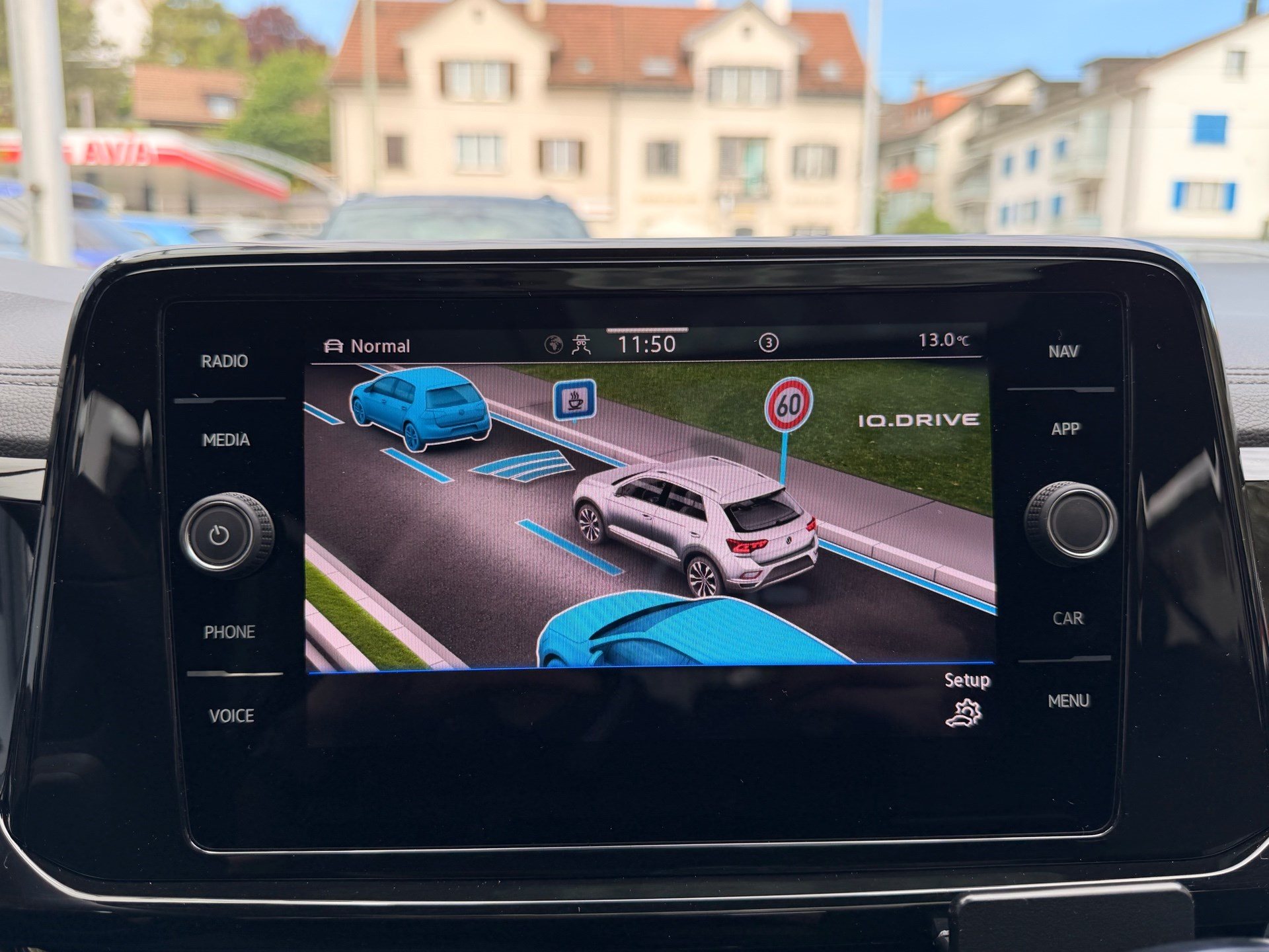 VW T-Roc R 4MOTION BLACK STYLE *** PANORAMAGLASDACH & VIELES MEHR ***-image-16