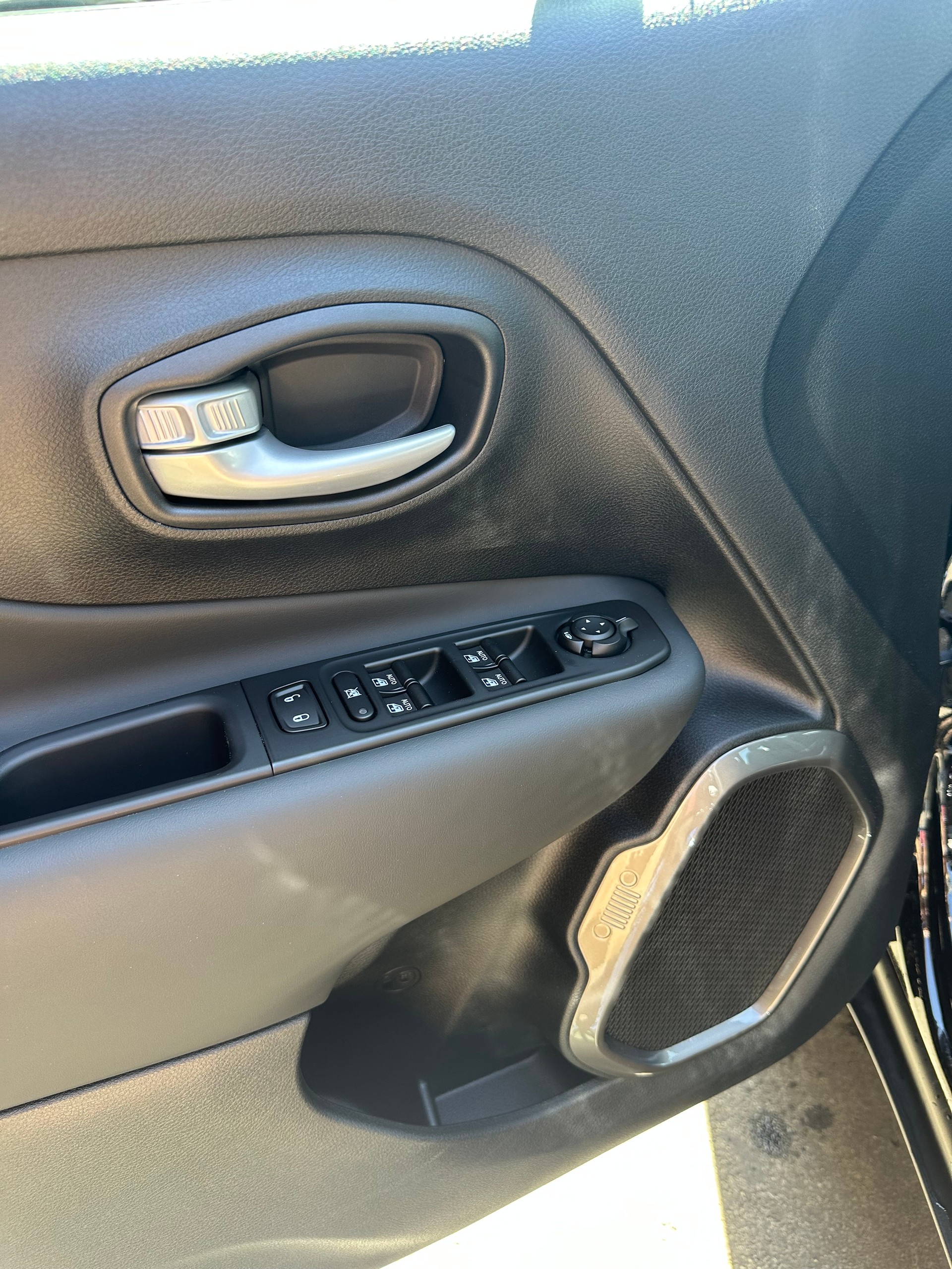 JEEP Renegade 1.3 T PHEV Summit AWD-image-13