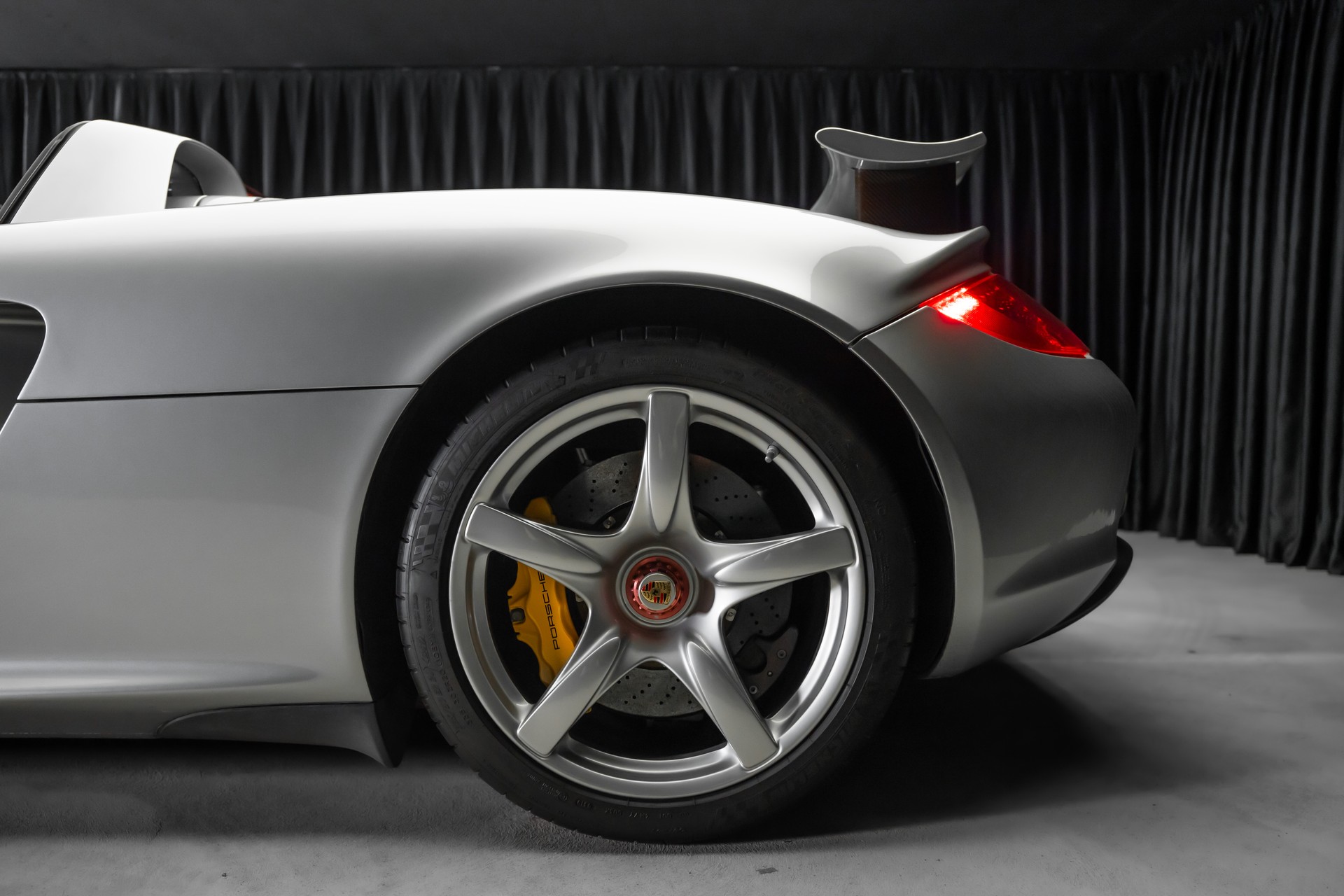 PORSCHE Carrera GT-image-8