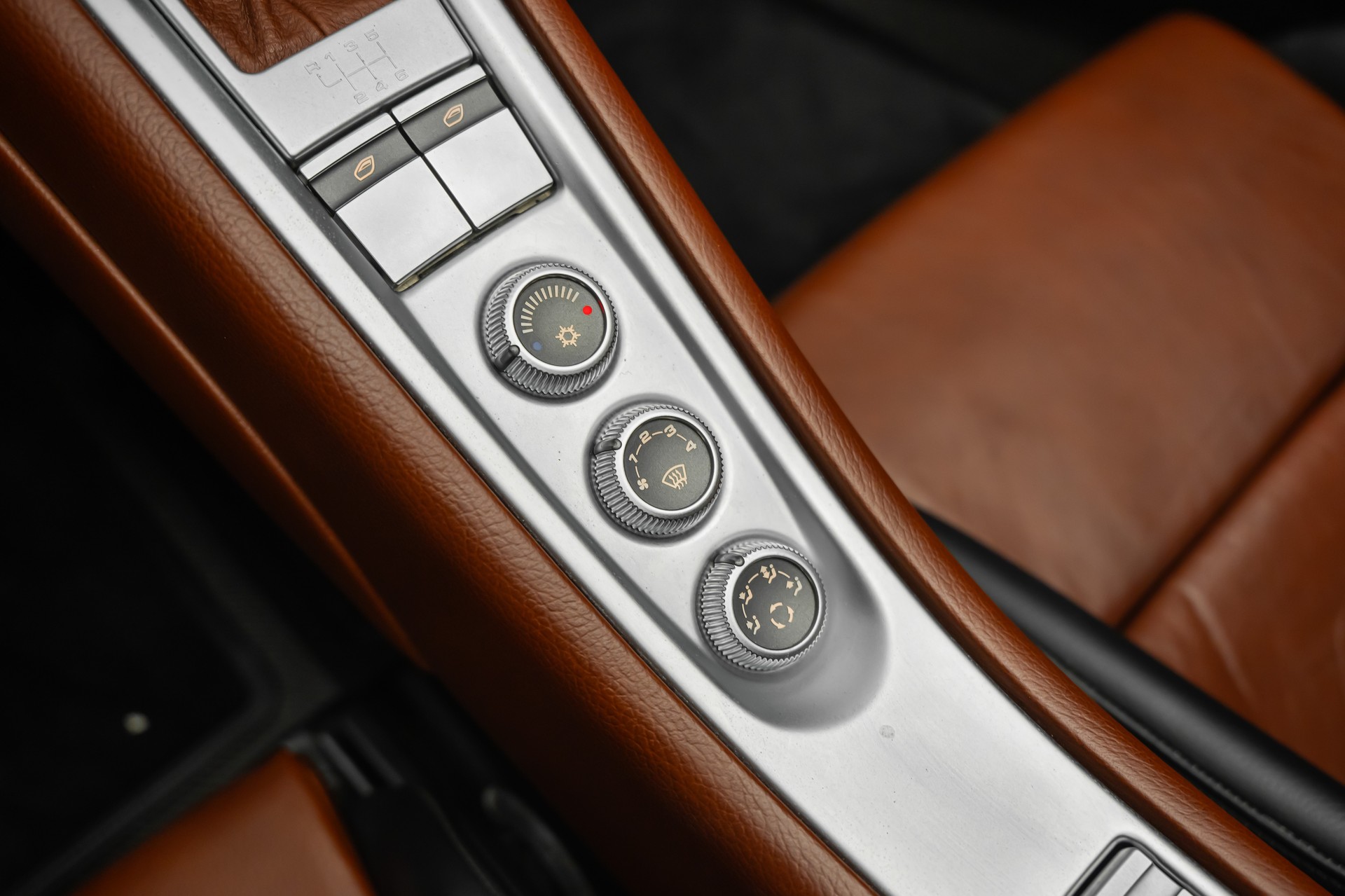 PORSCHE Carrera GT-image-25