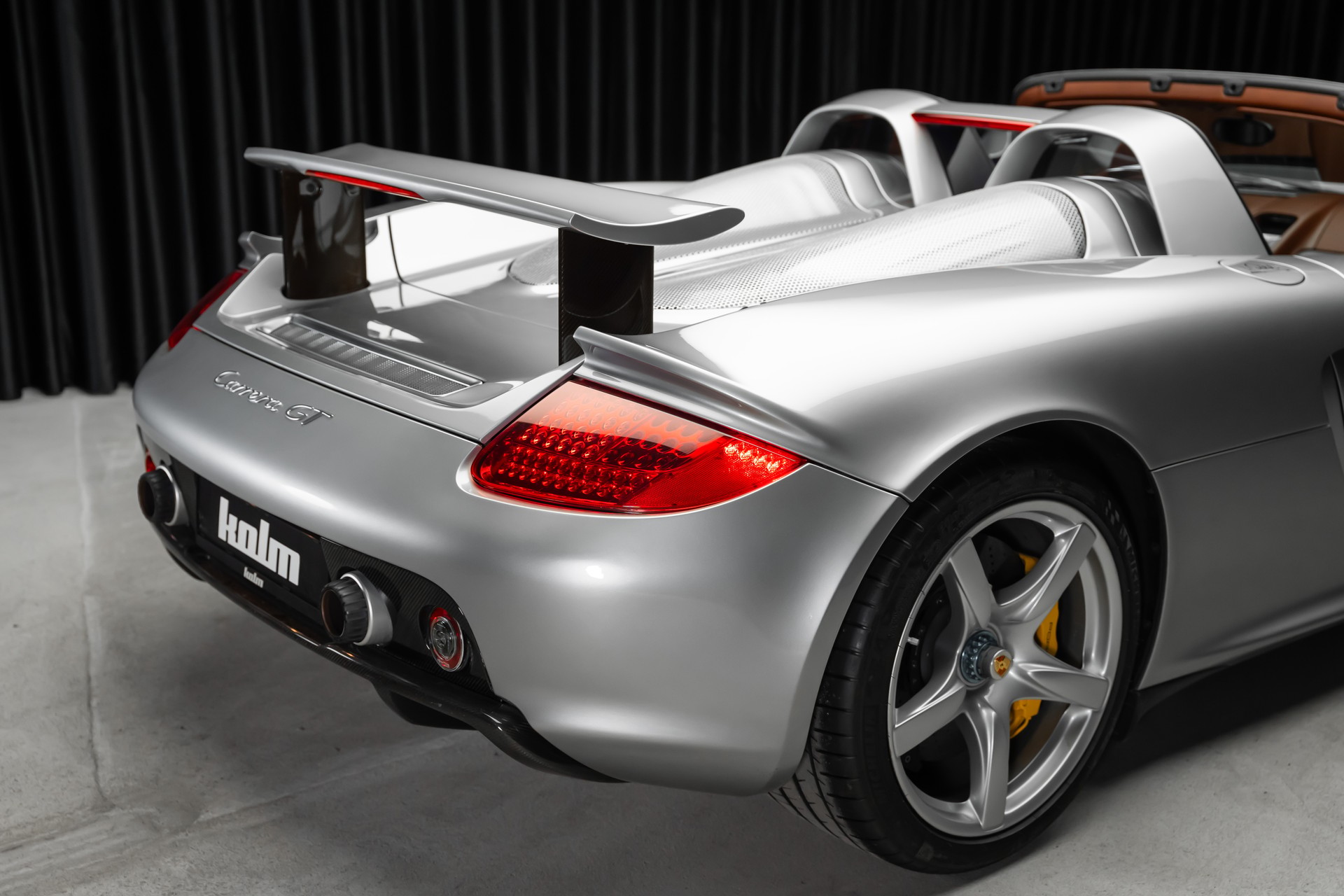 PORSCHE Carrera GT-image-12