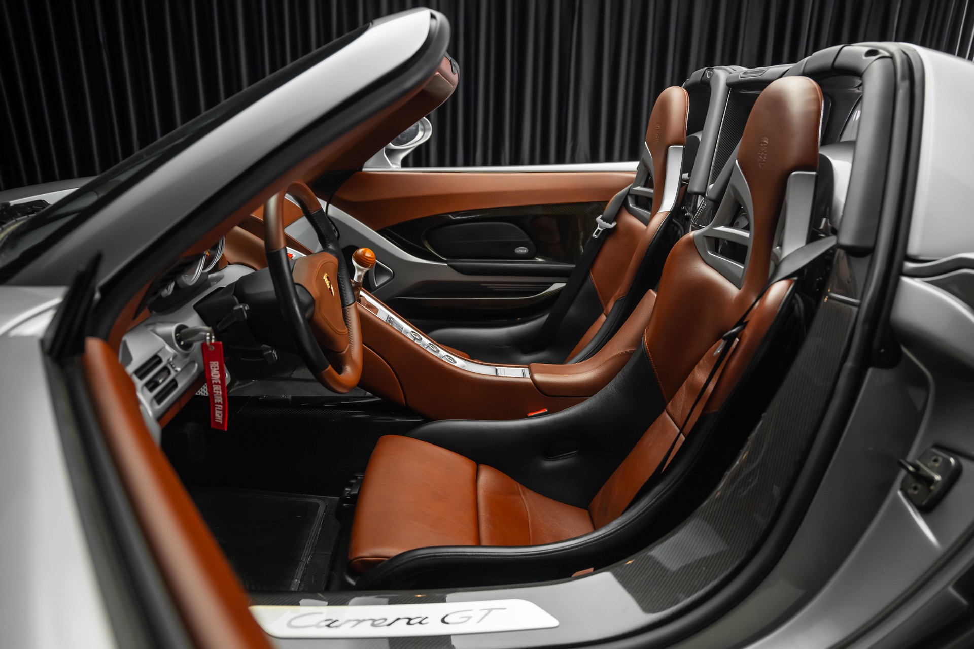 PORSCHE Carrera GT-image-17