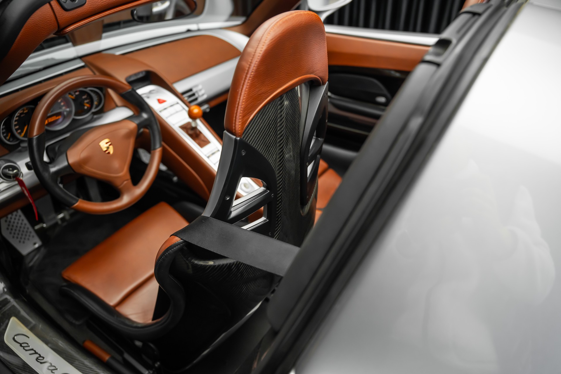 PORSCHE Carrera GT-image-27