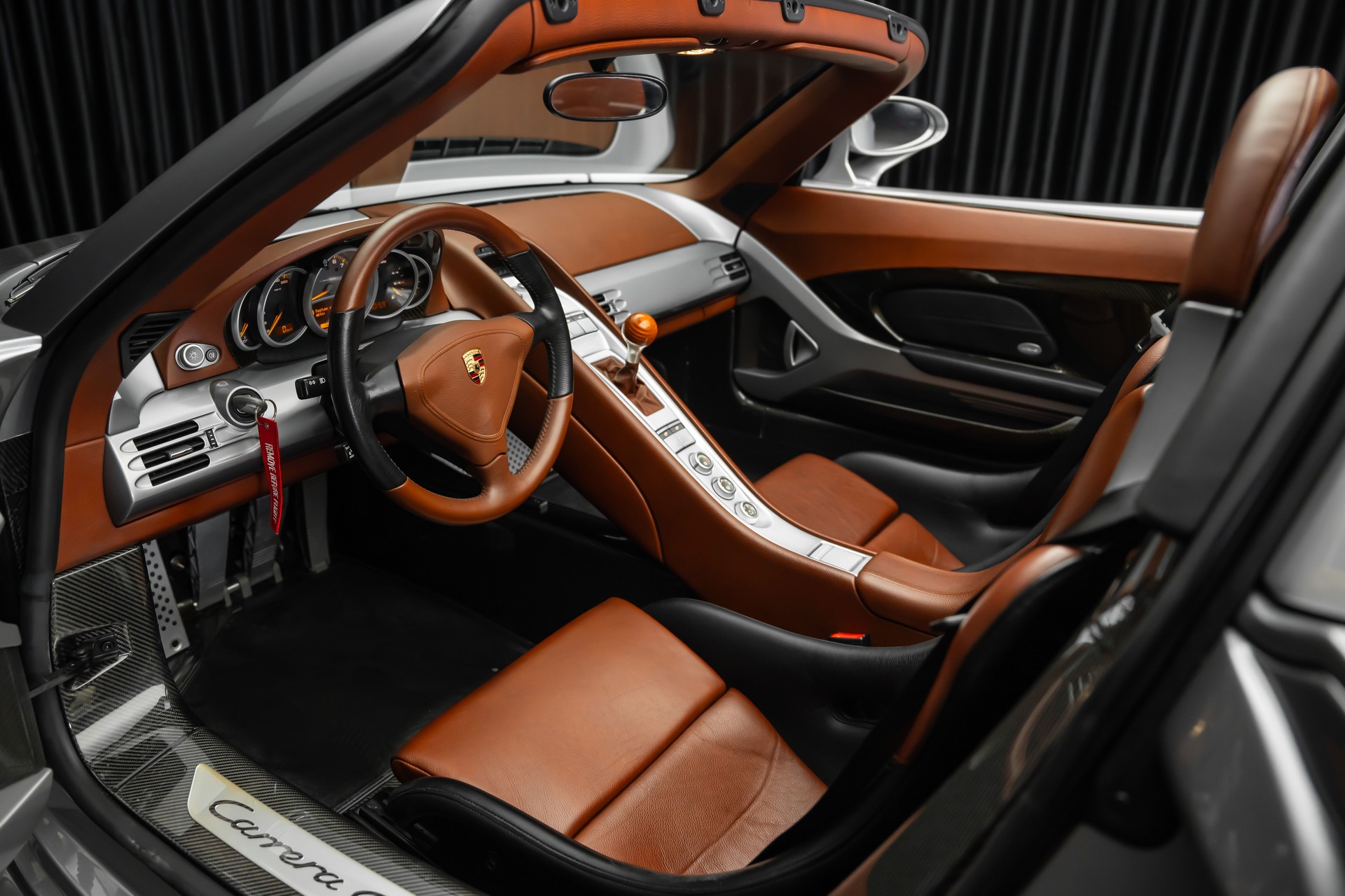 PORSCHE Carrera GT-image-16