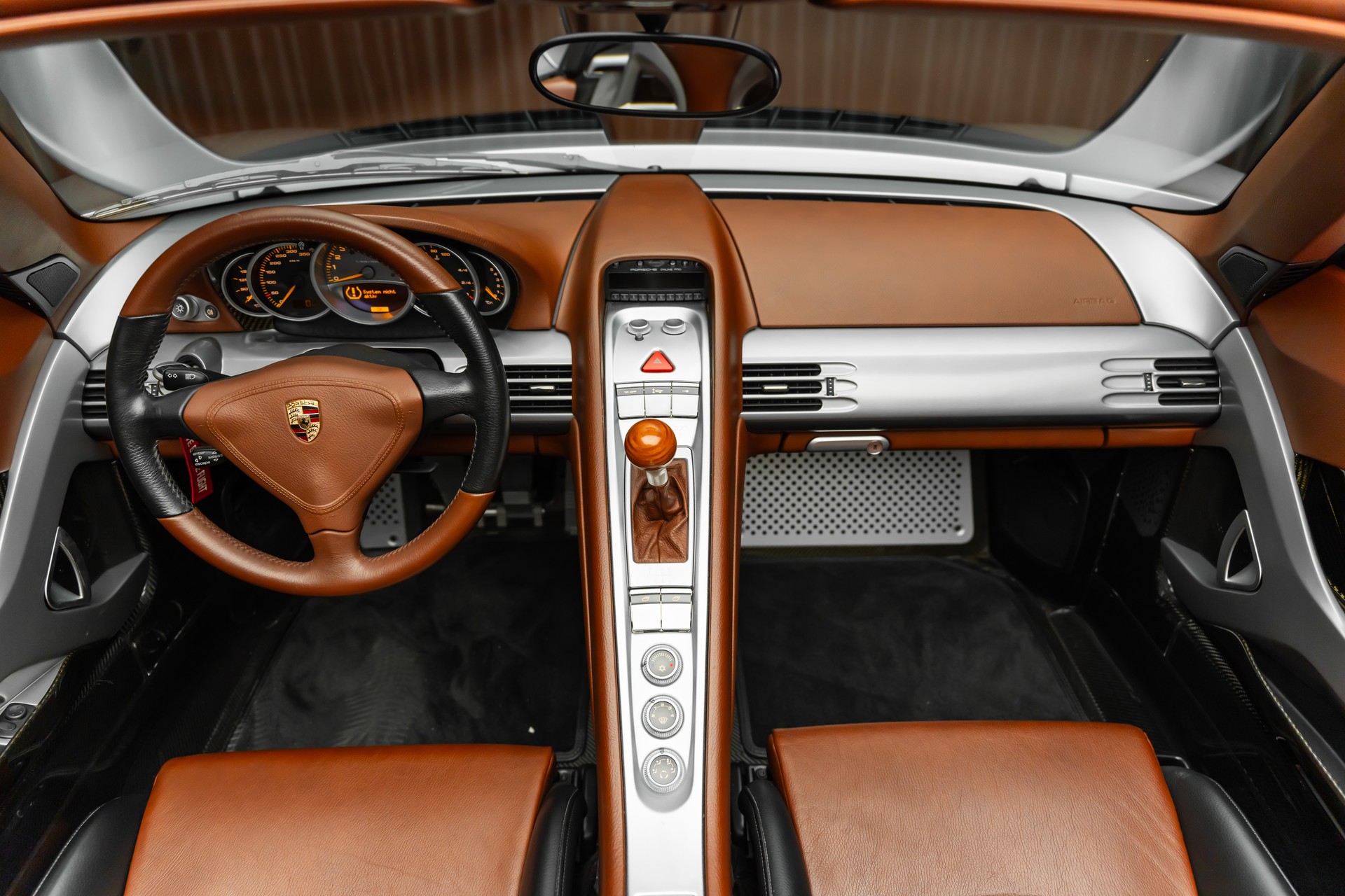 PORSCHE Carrera GT-image-14