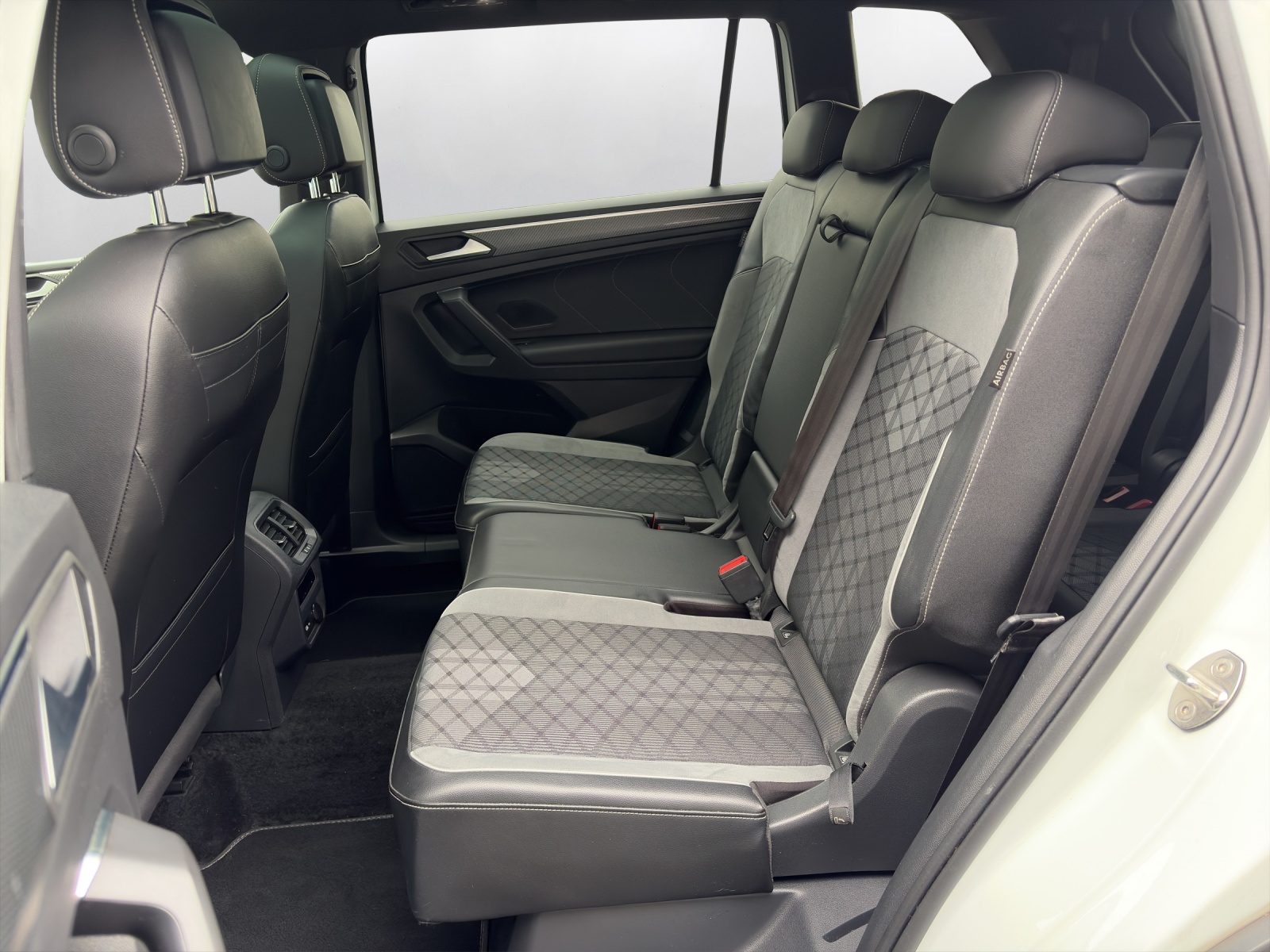 VW Tiguan Allspace 2.0TSI R-Line 4Motion DSG-image-10