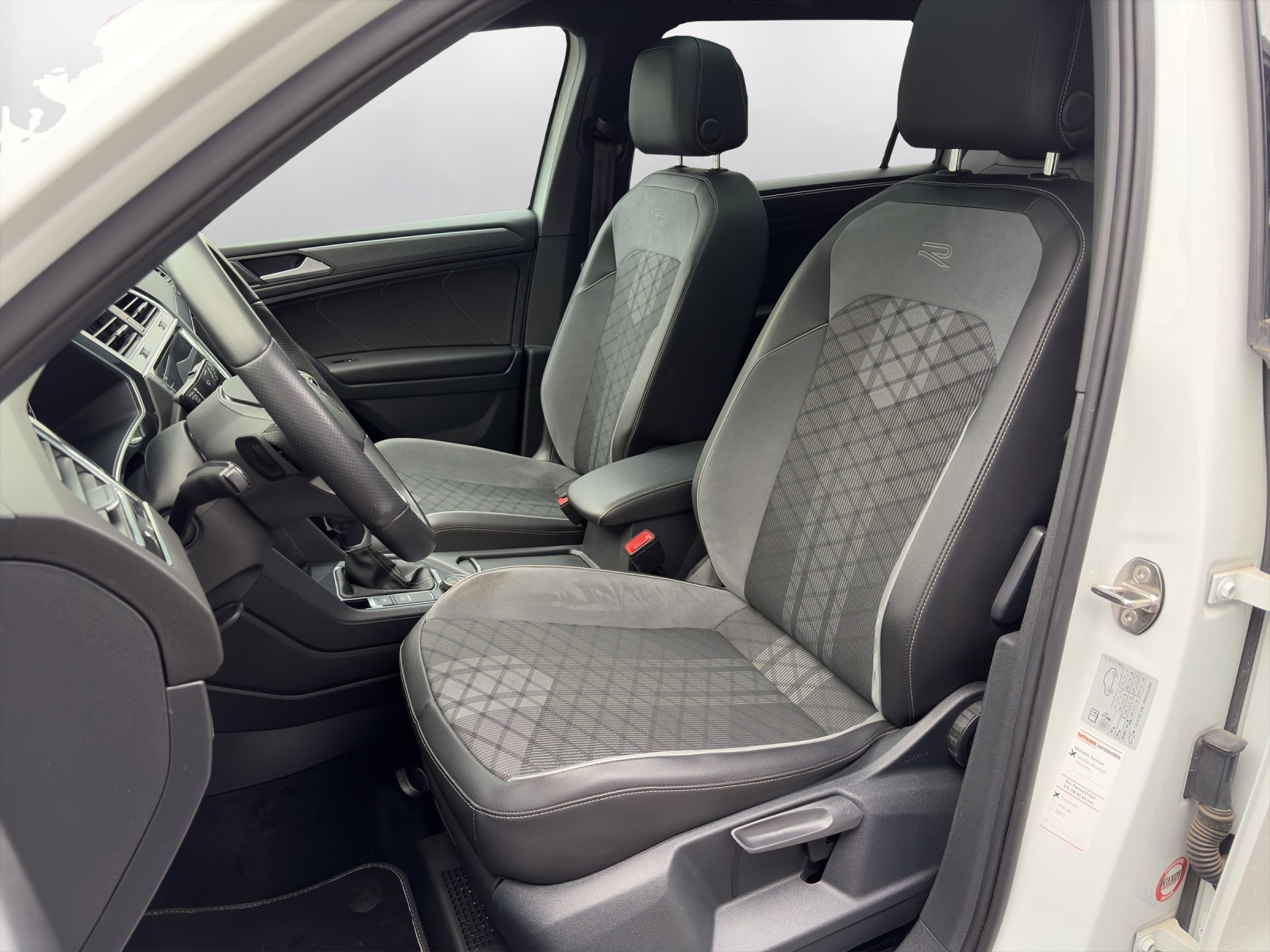 VW Tiguan Allspace 2.0TSI R-Line 4Motion DSG-image-9